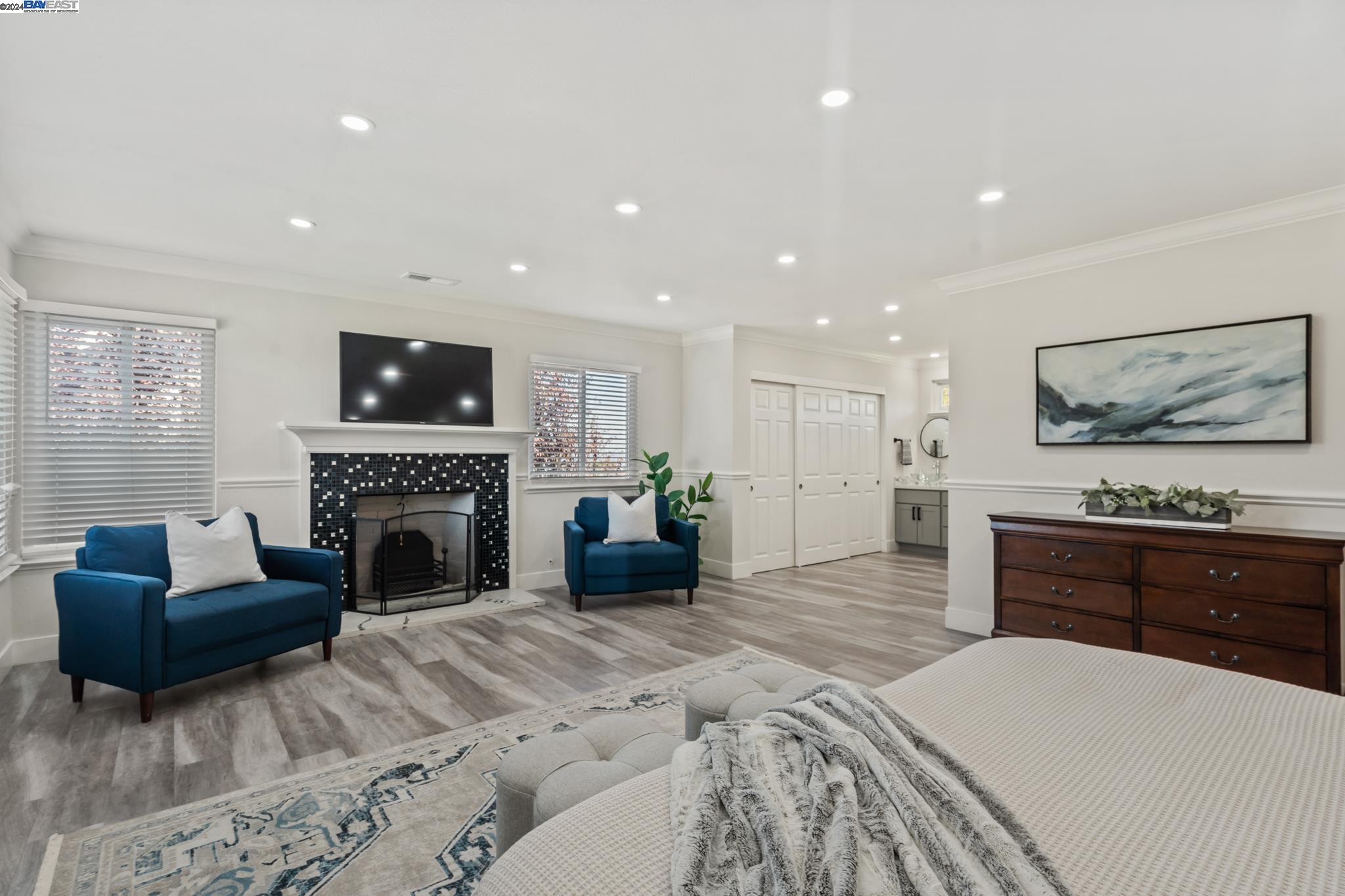 3624 La Mesa Dr