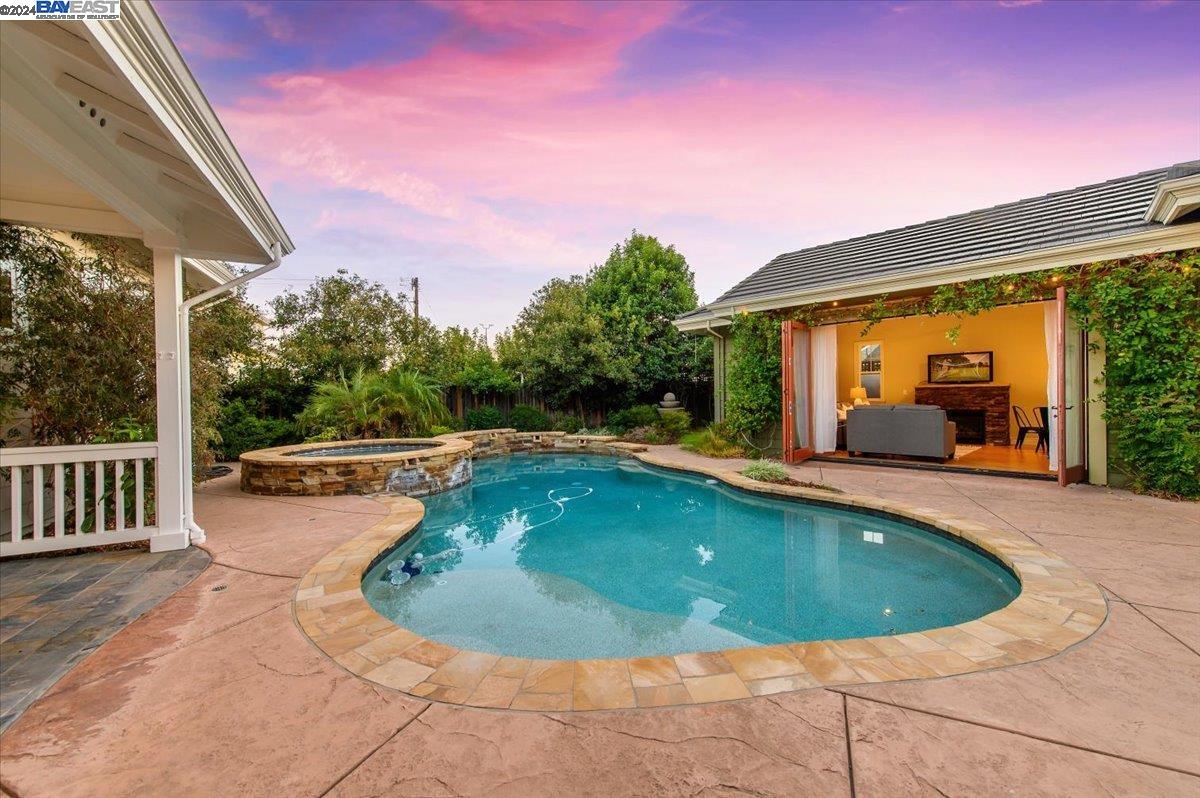 1616 Cindy Way