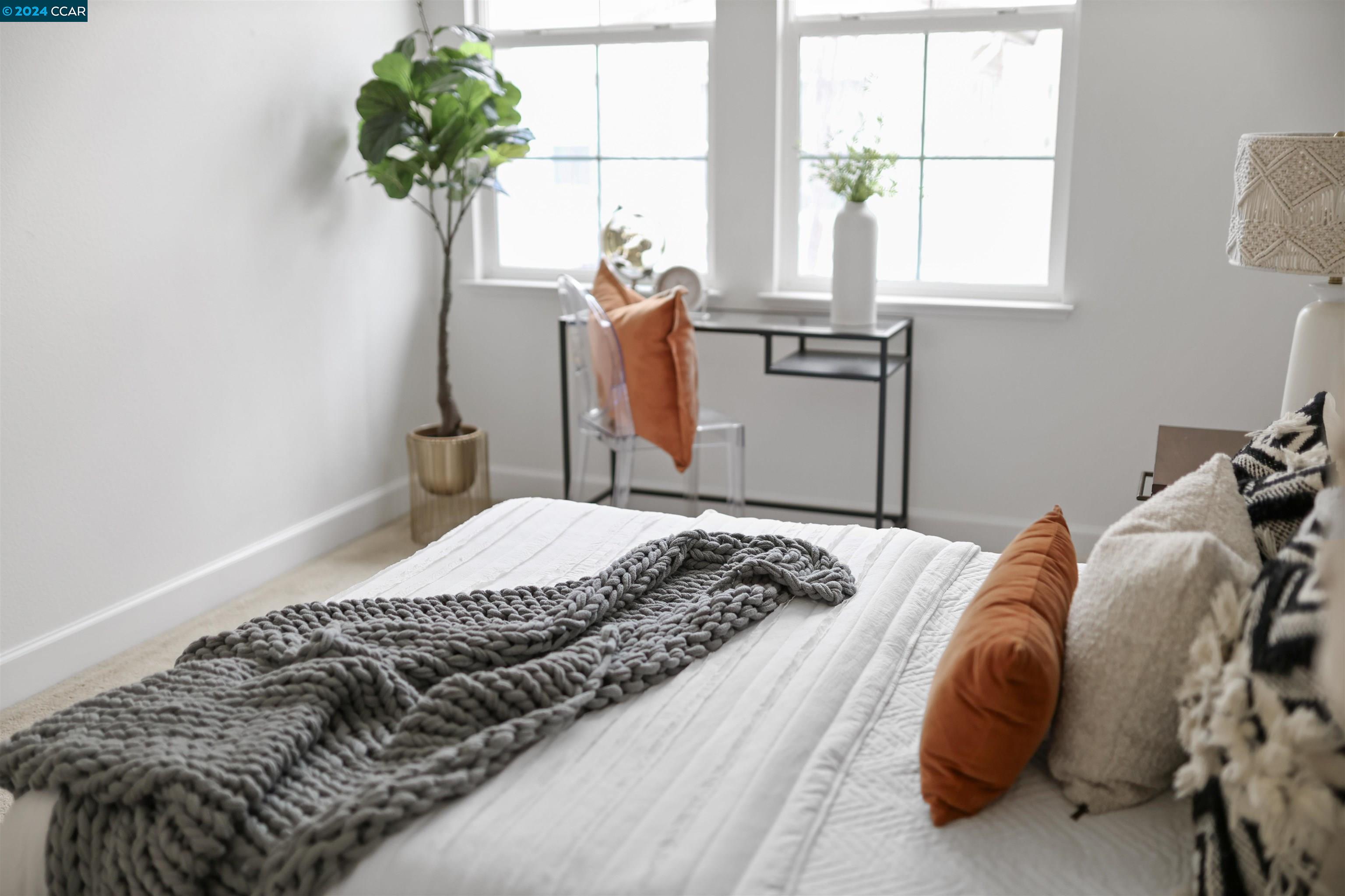 2810 Lemon Common