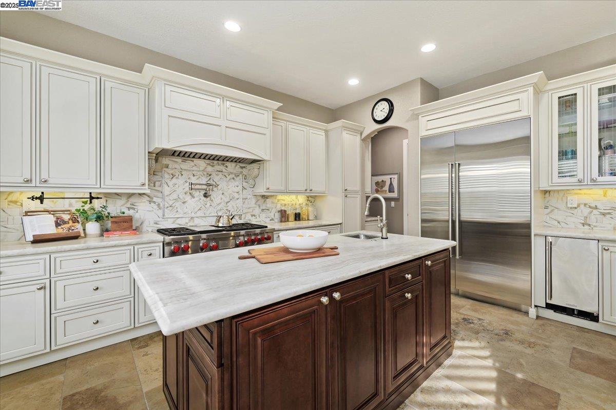 595 Old Oak Rd