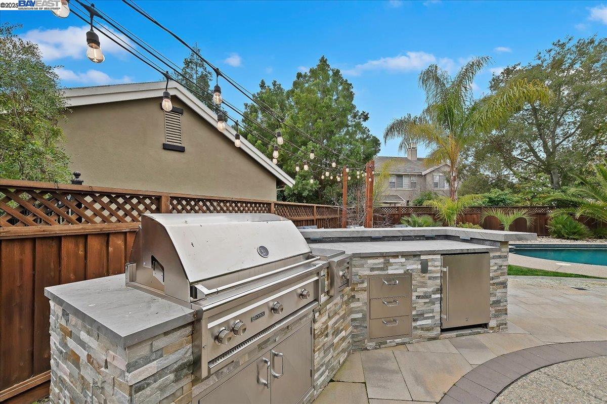 595 Old Oak Rd