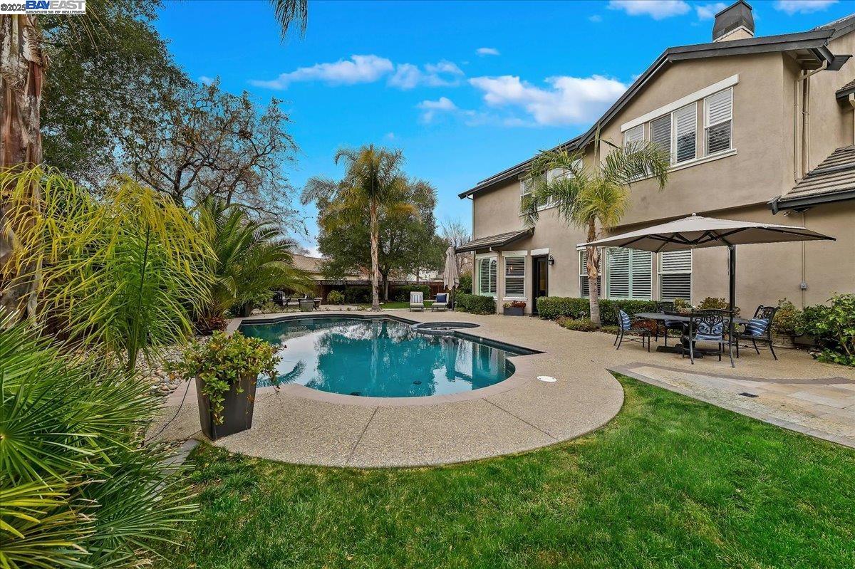 595 Old Oak Rd