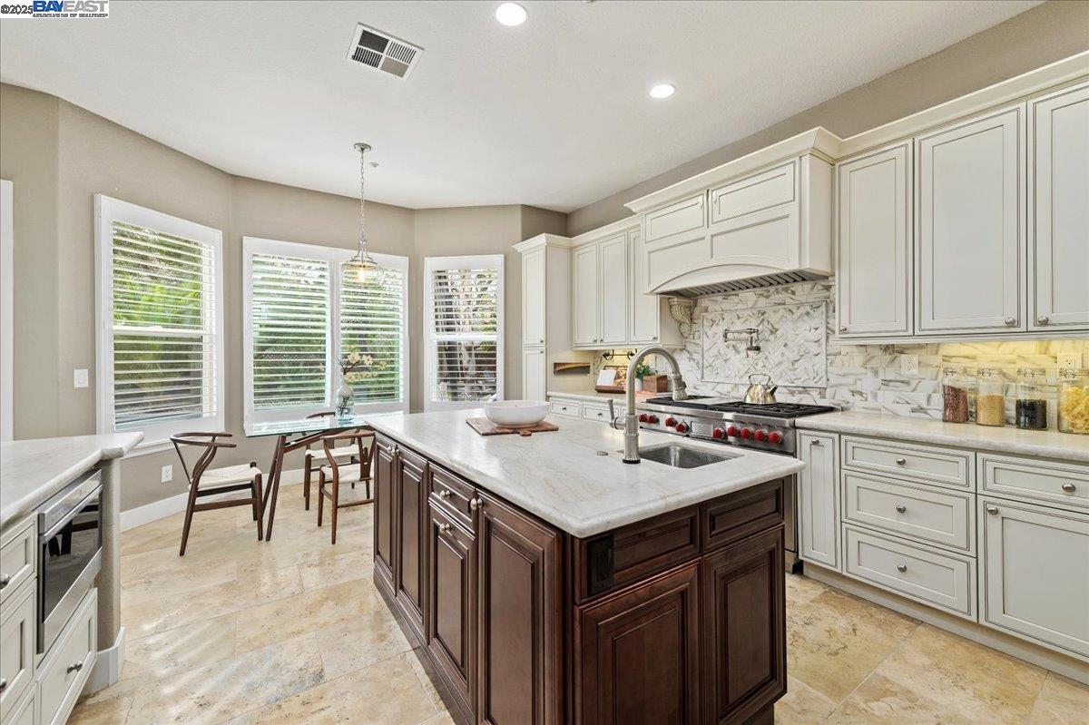 595 Old Oak Rd