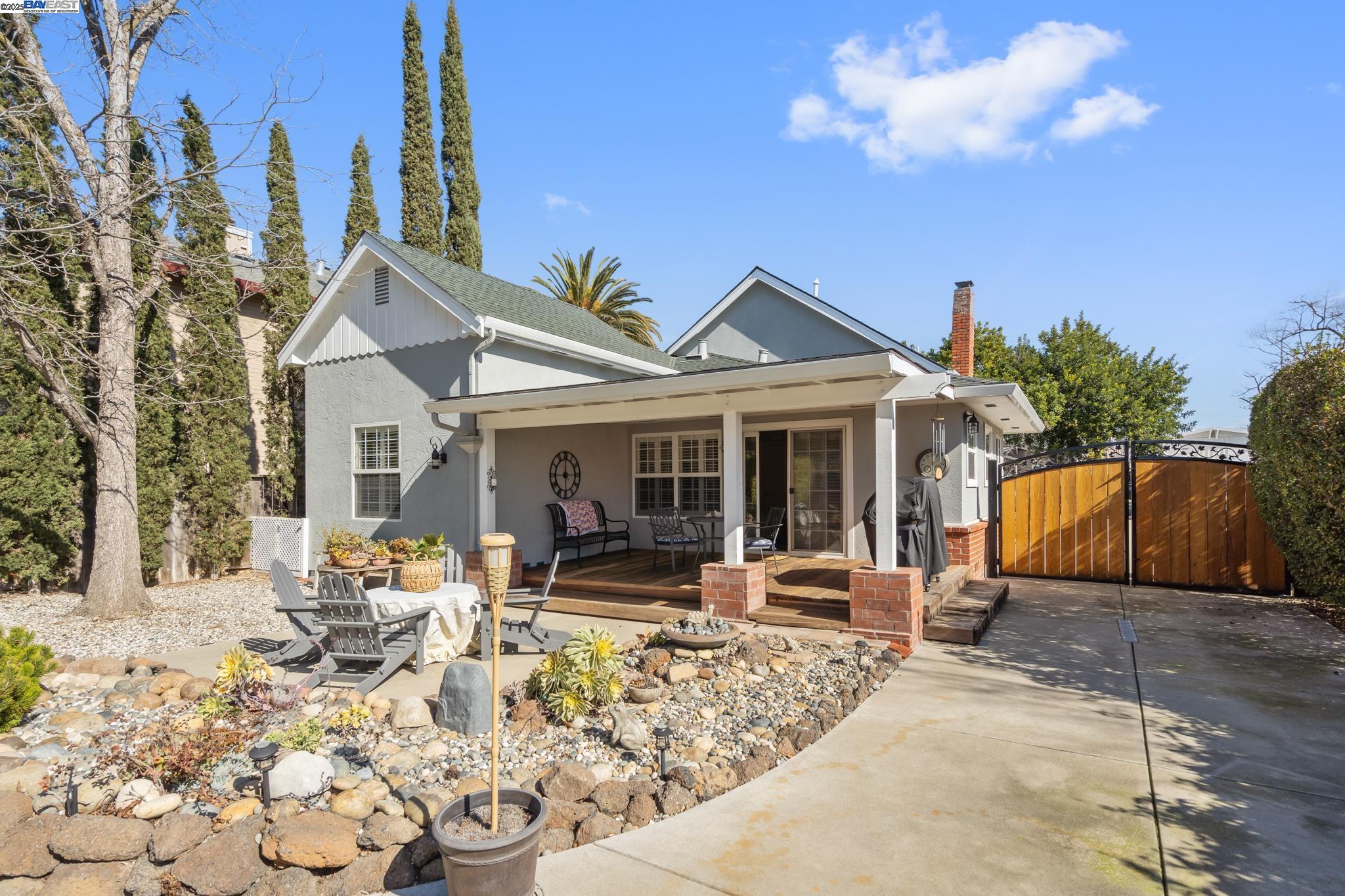 361 N Livermore Ave