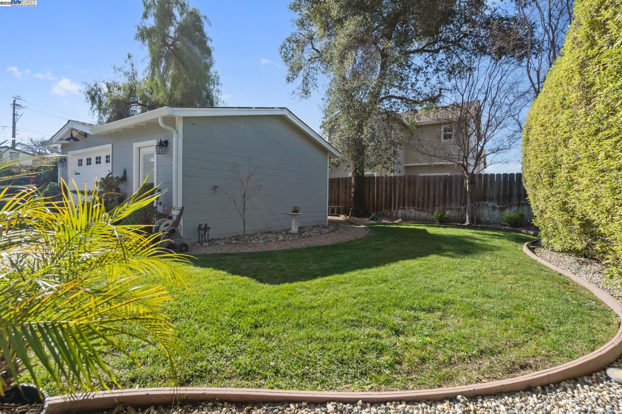 361 N Livermore Ave
