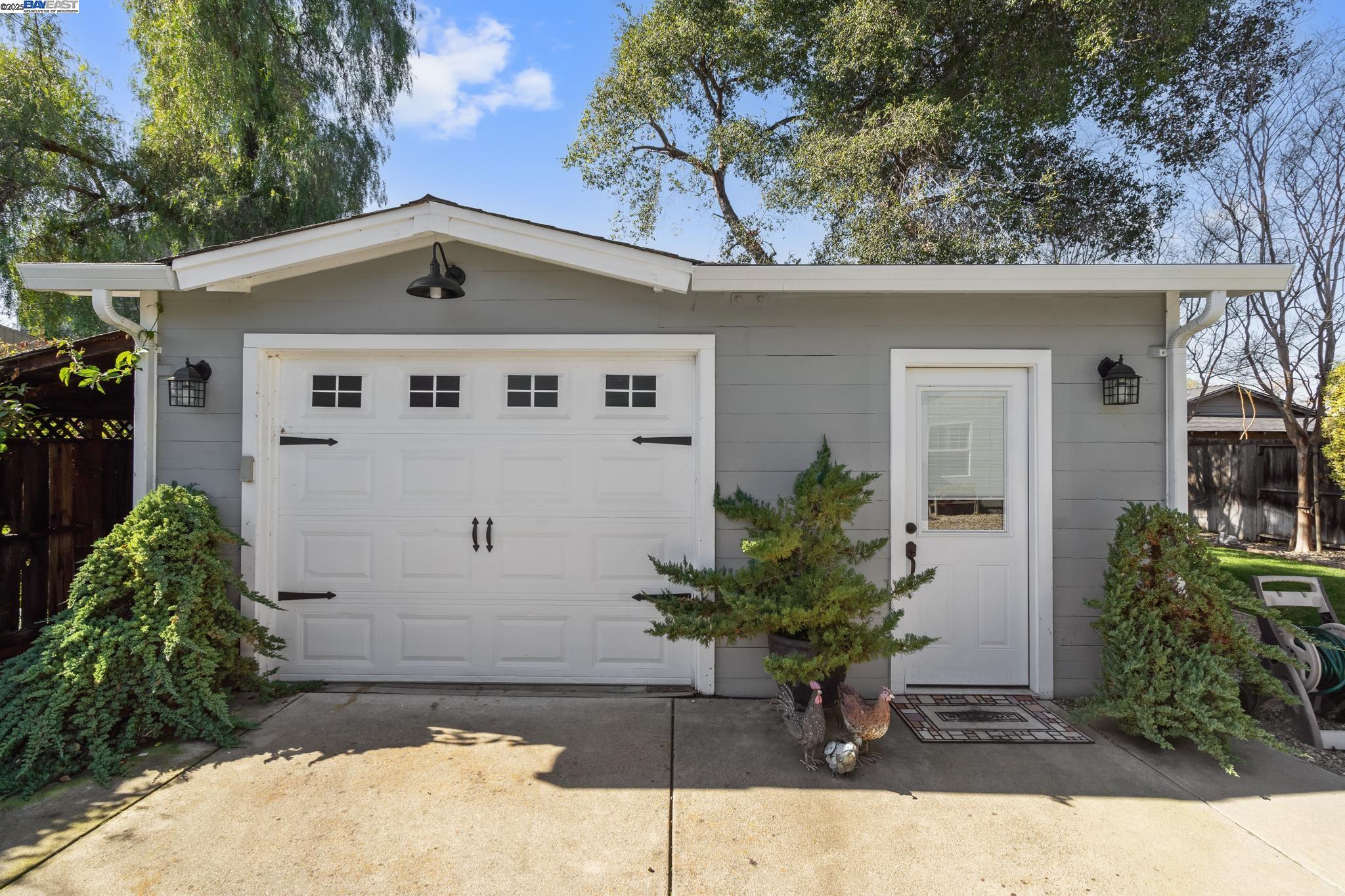 361 N Livermore Ave