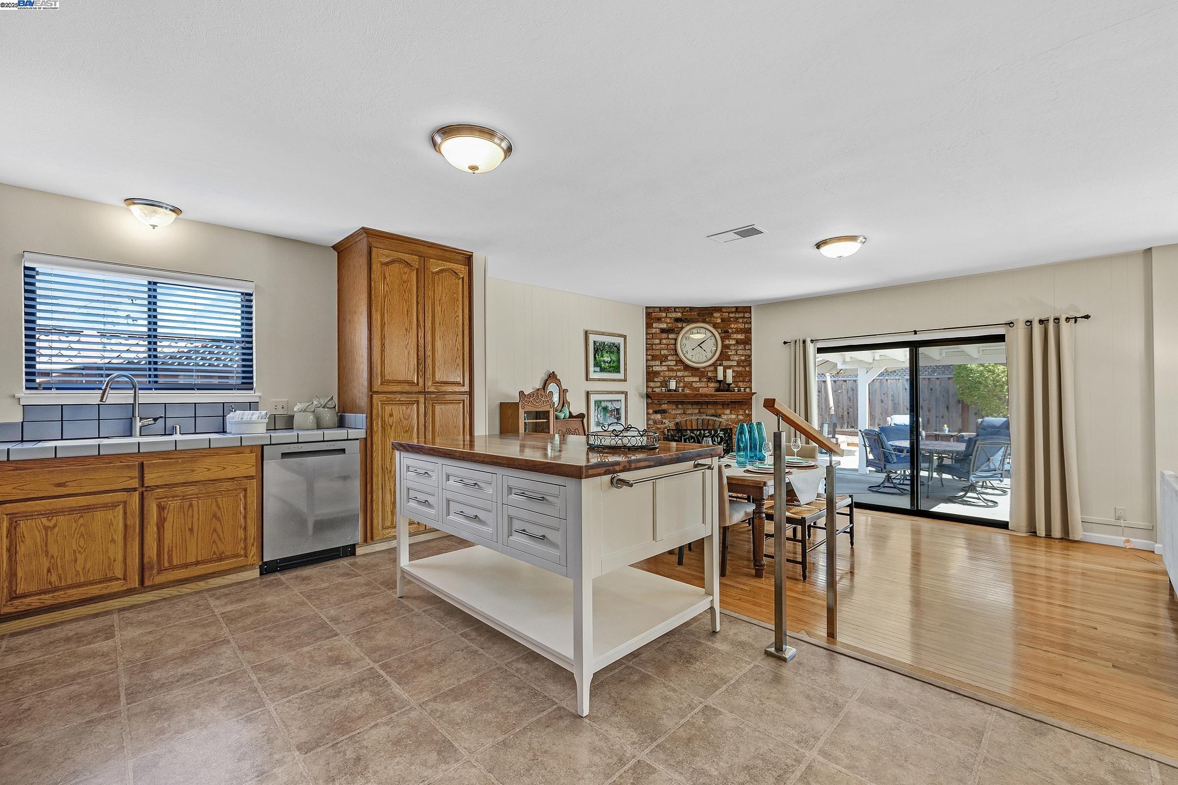5070 Crestwood Ct