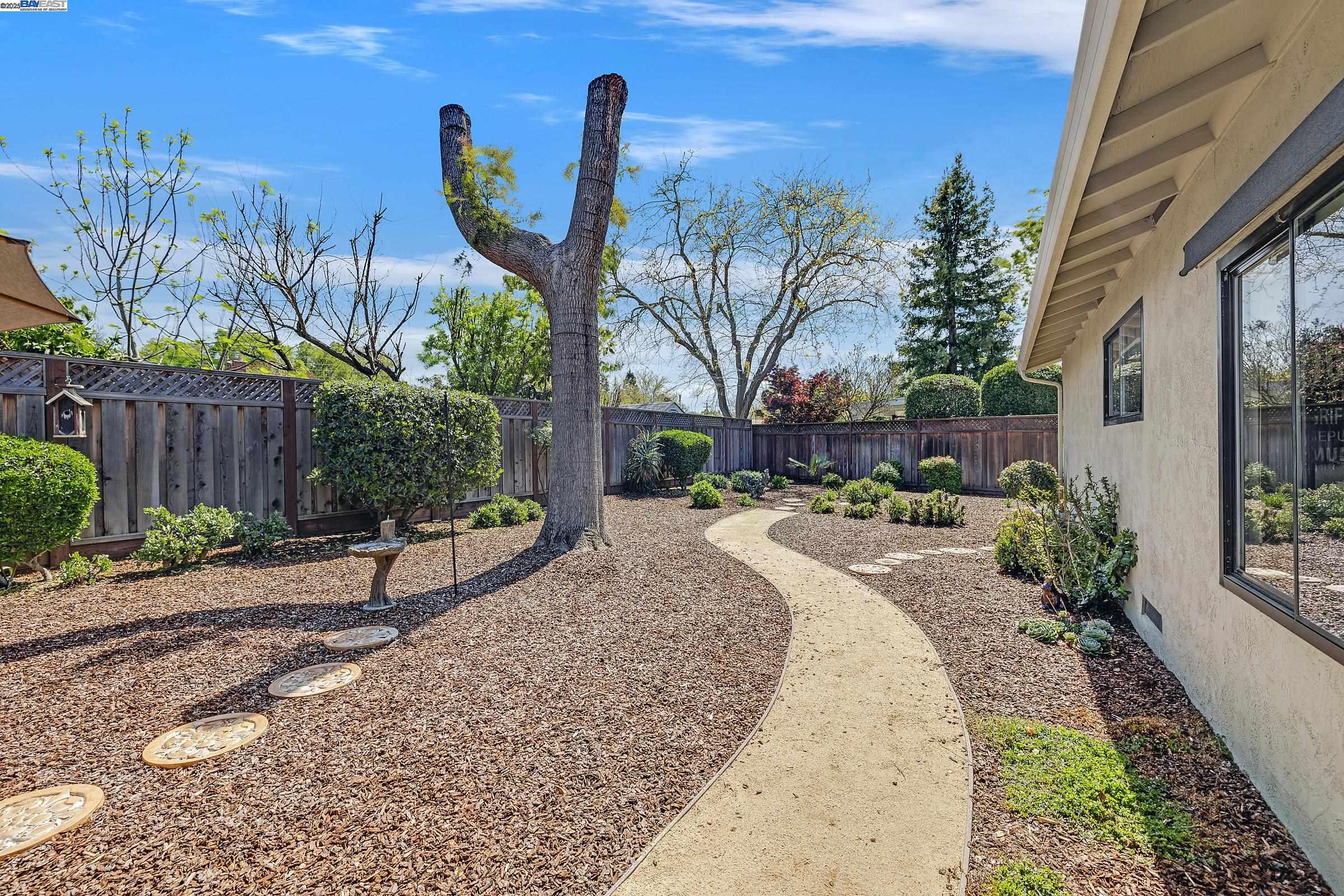 5070 Crestwood Ct