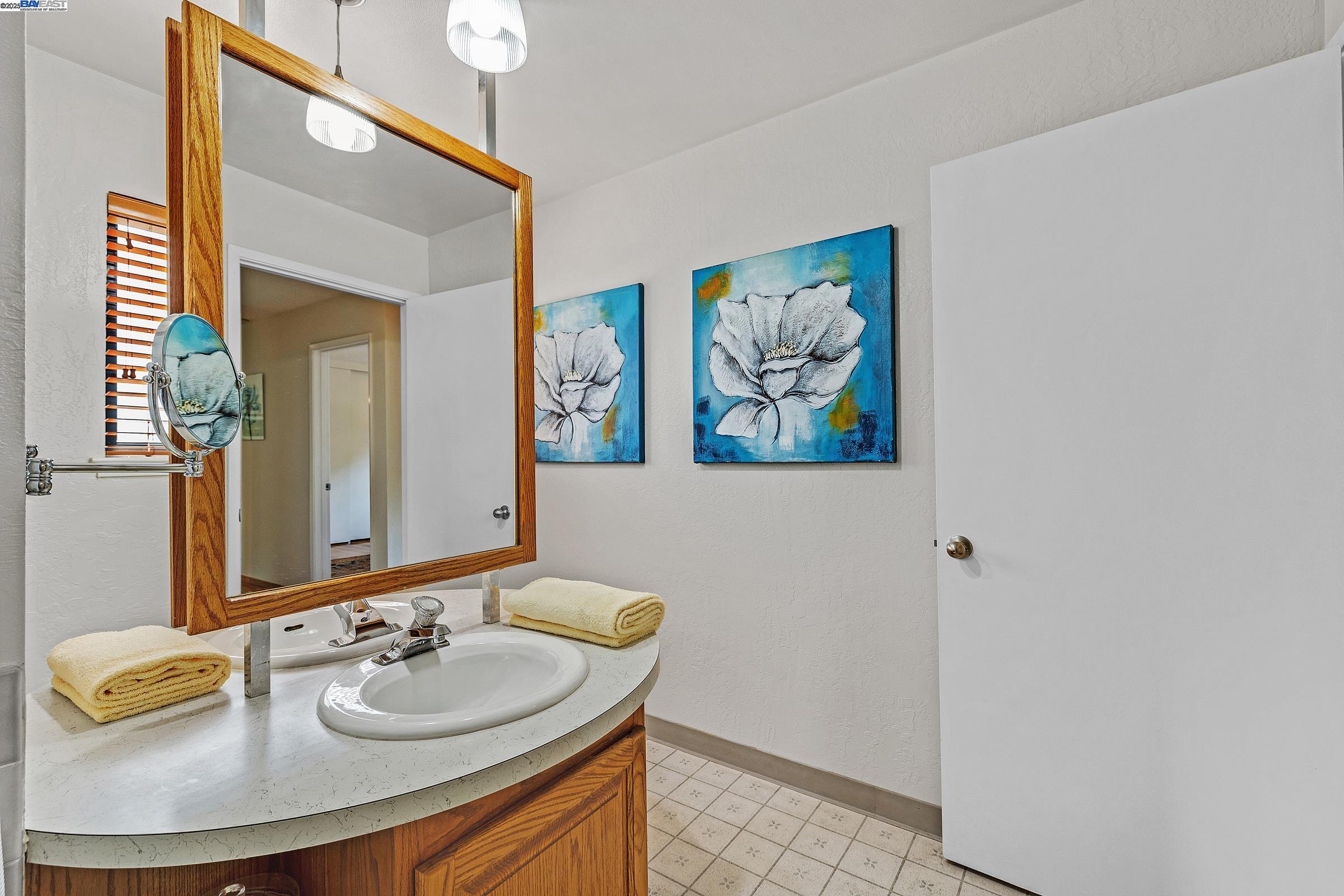 5070 Crestwood Ct