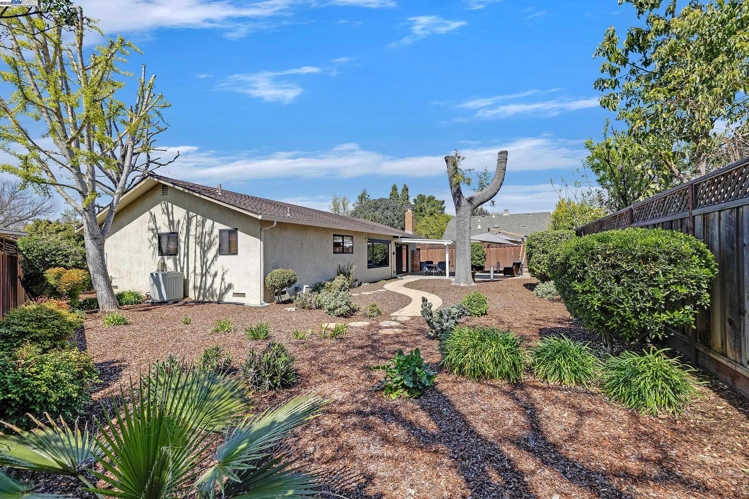 5070 Crestwood Ct