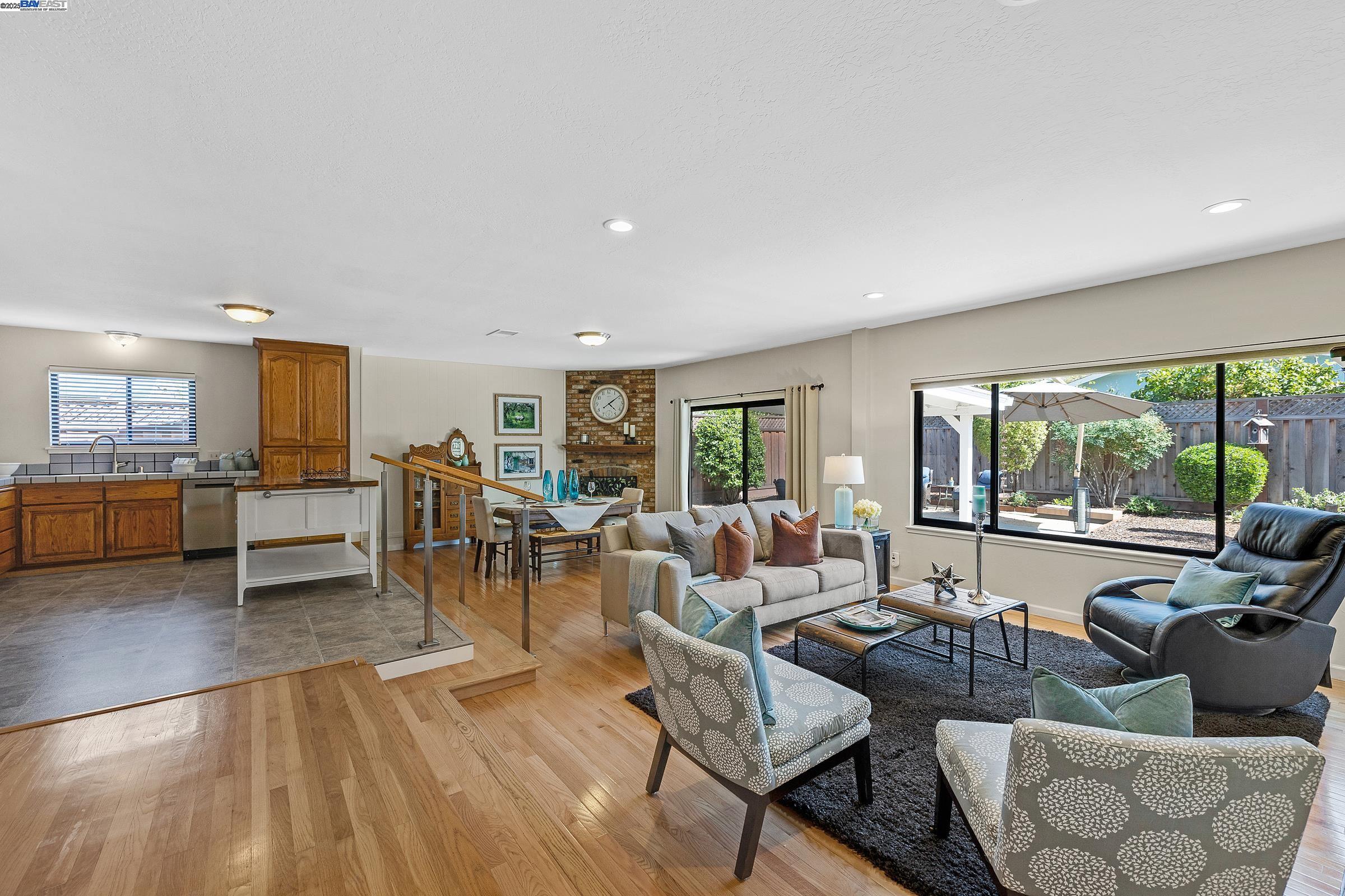 5070 Crestwood Ct