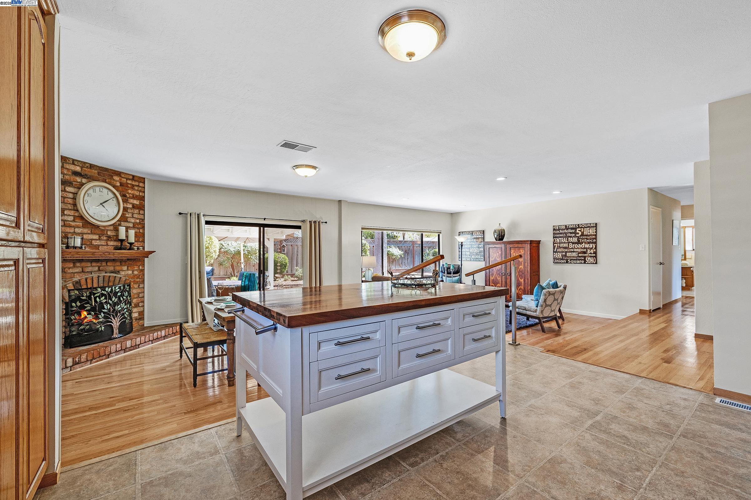 5070 Crestwood Ct