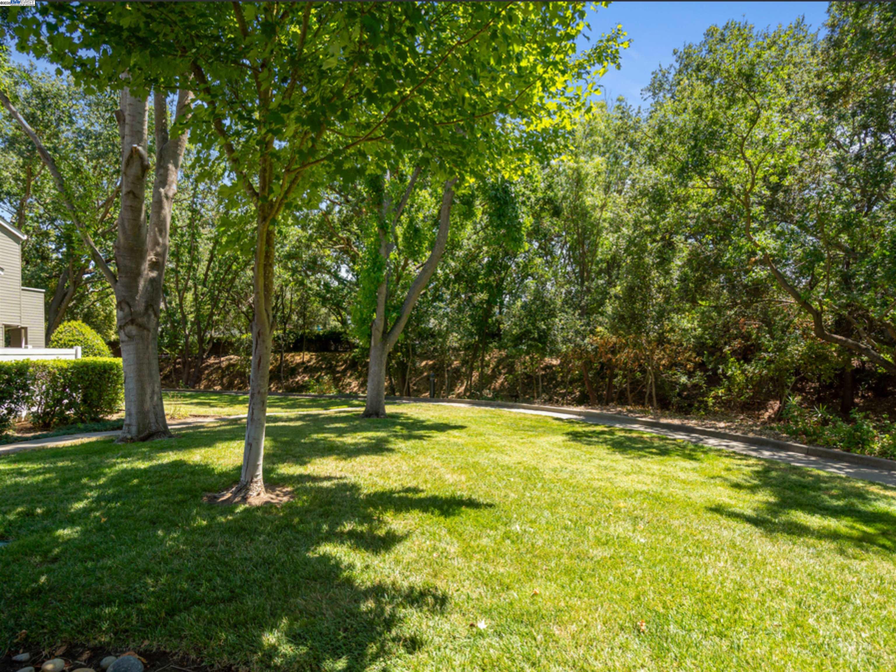 7740 Creekside Dr