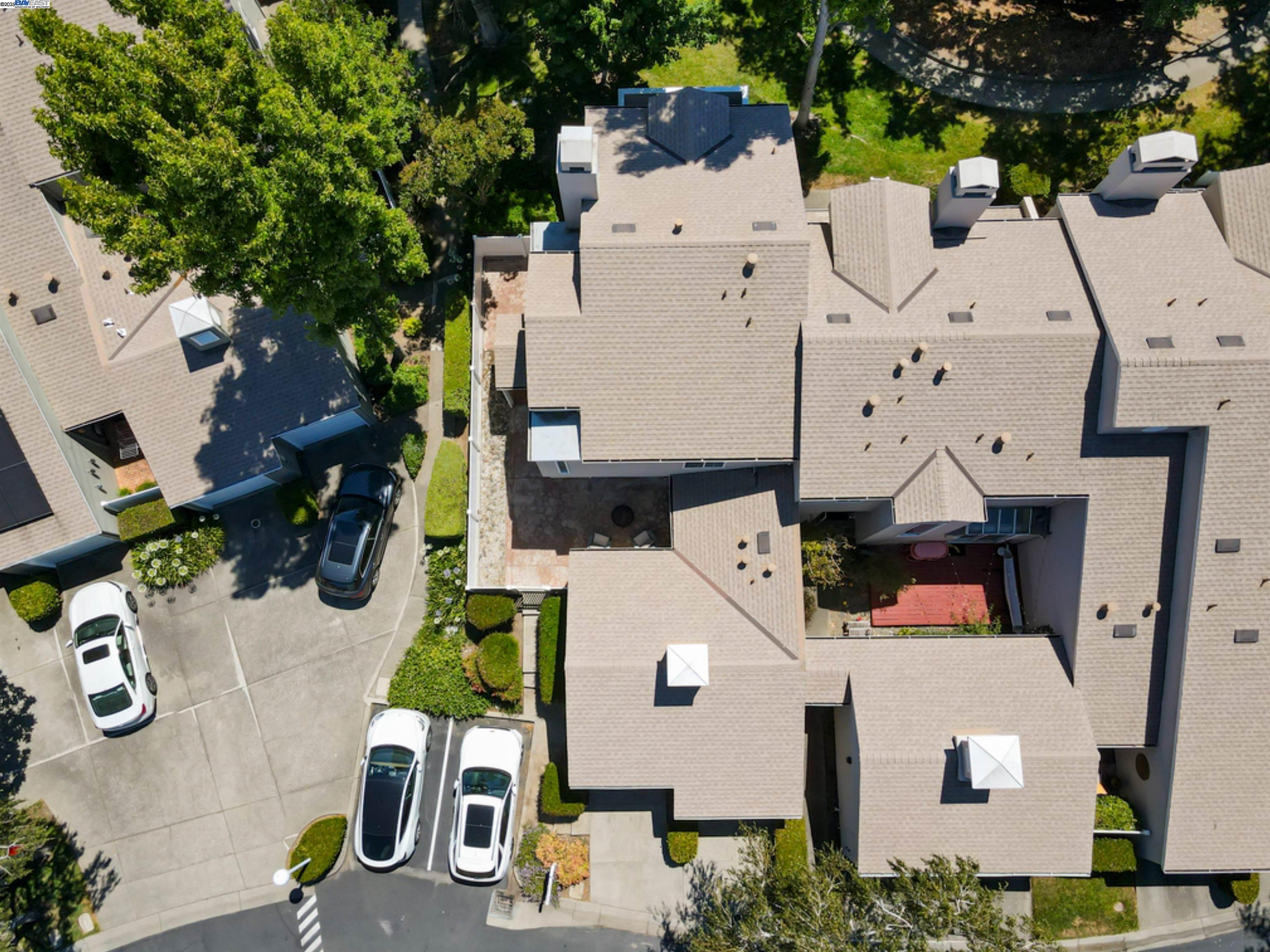 7740 Creekside Dr