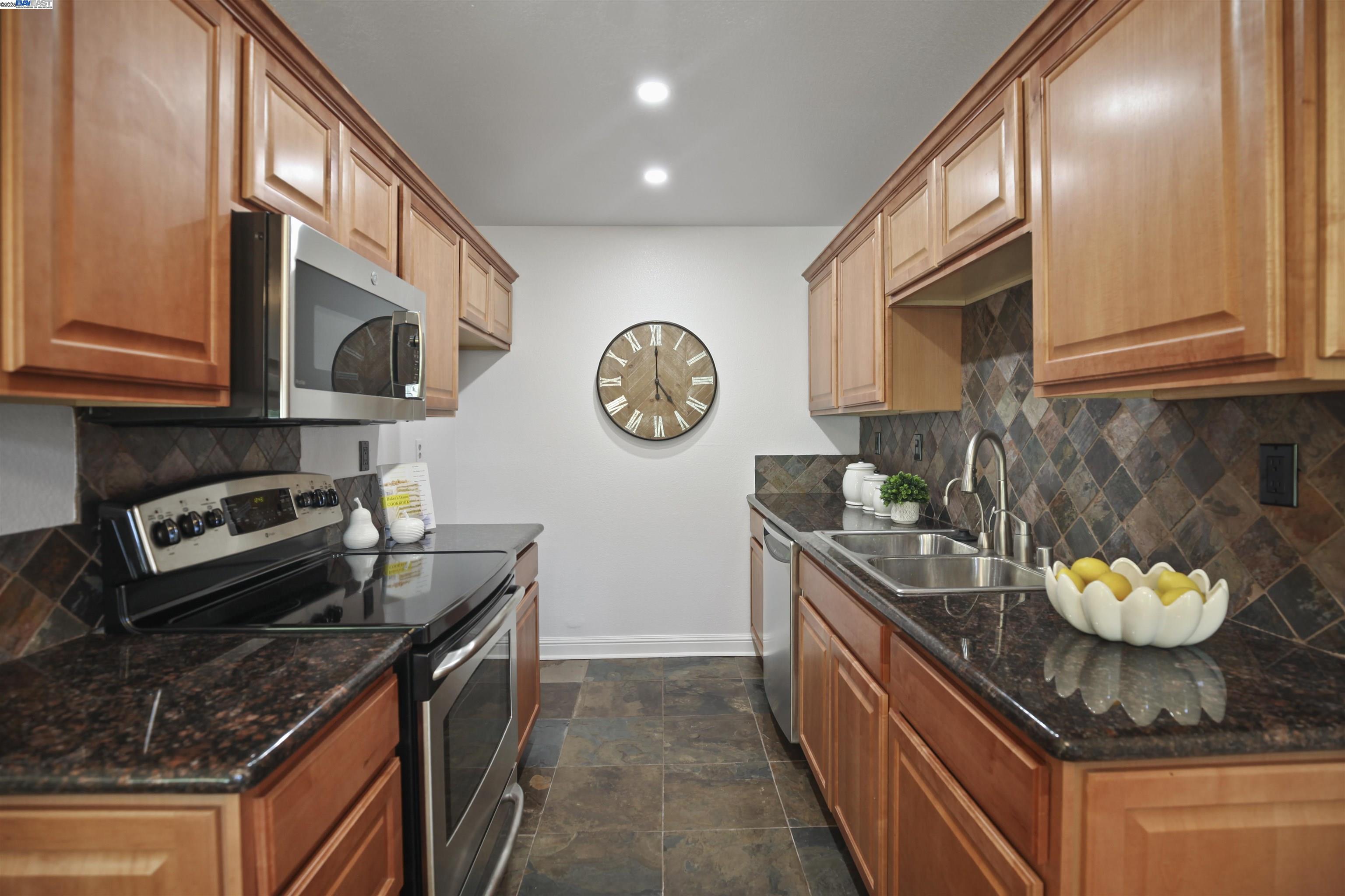 3080 Fostoria Cir