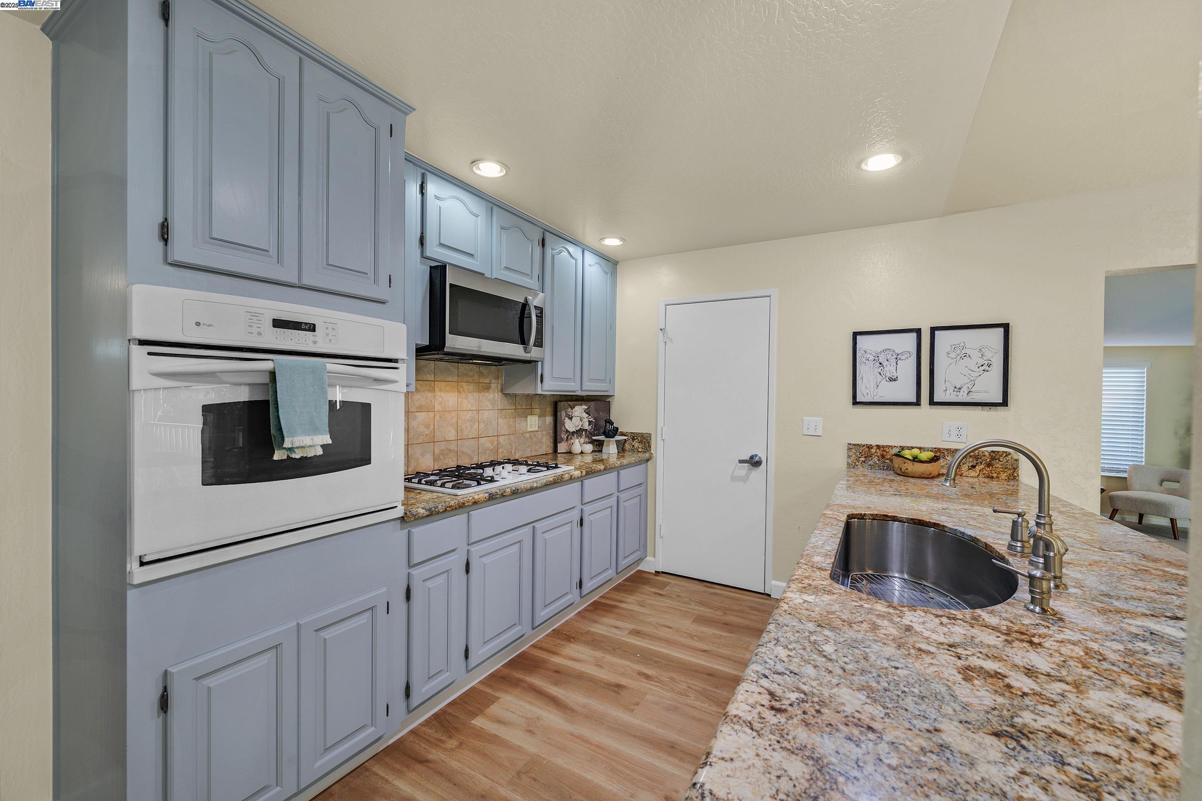 866 Cortland Way
