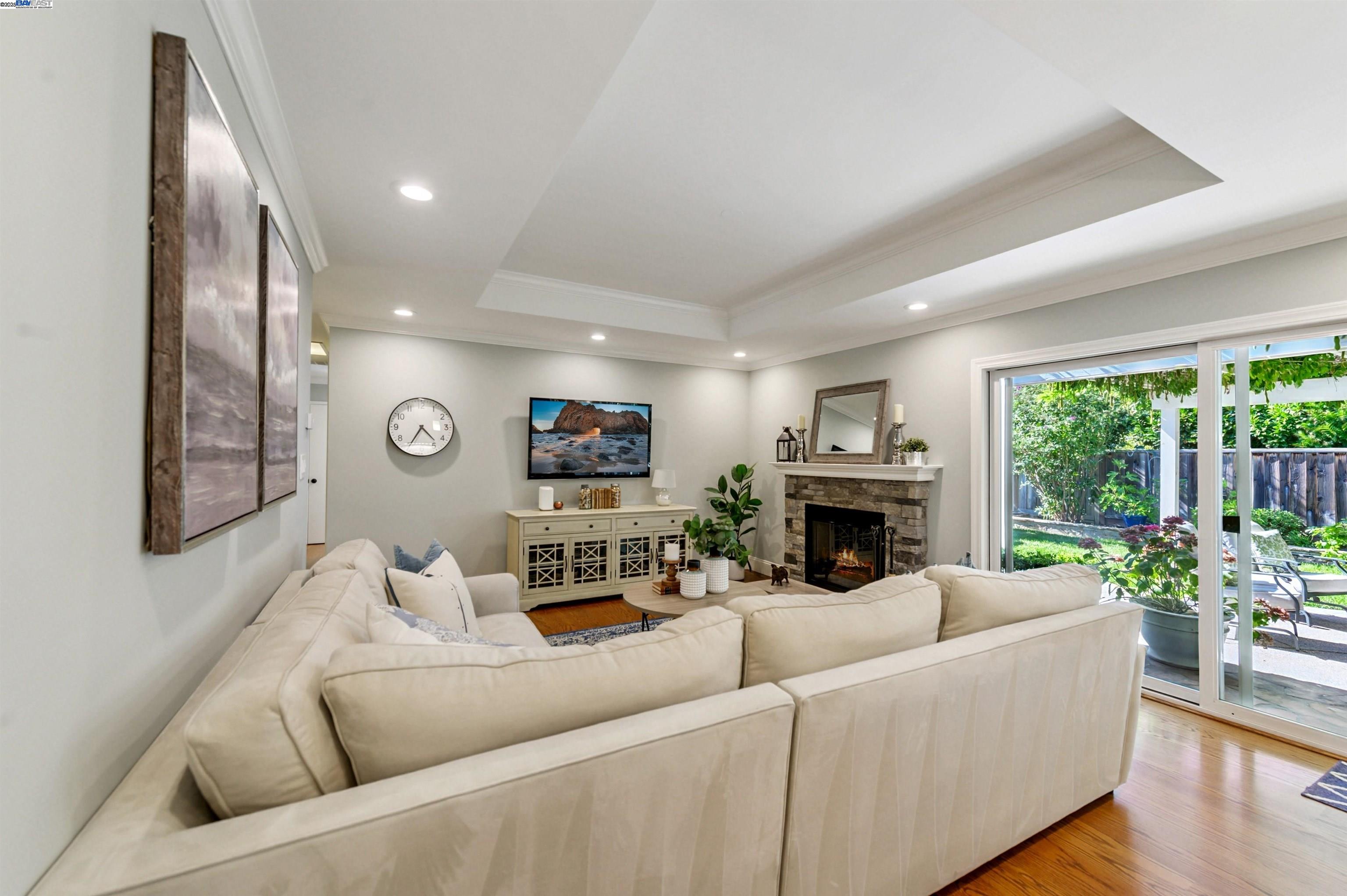 2456 Crestline Rd
