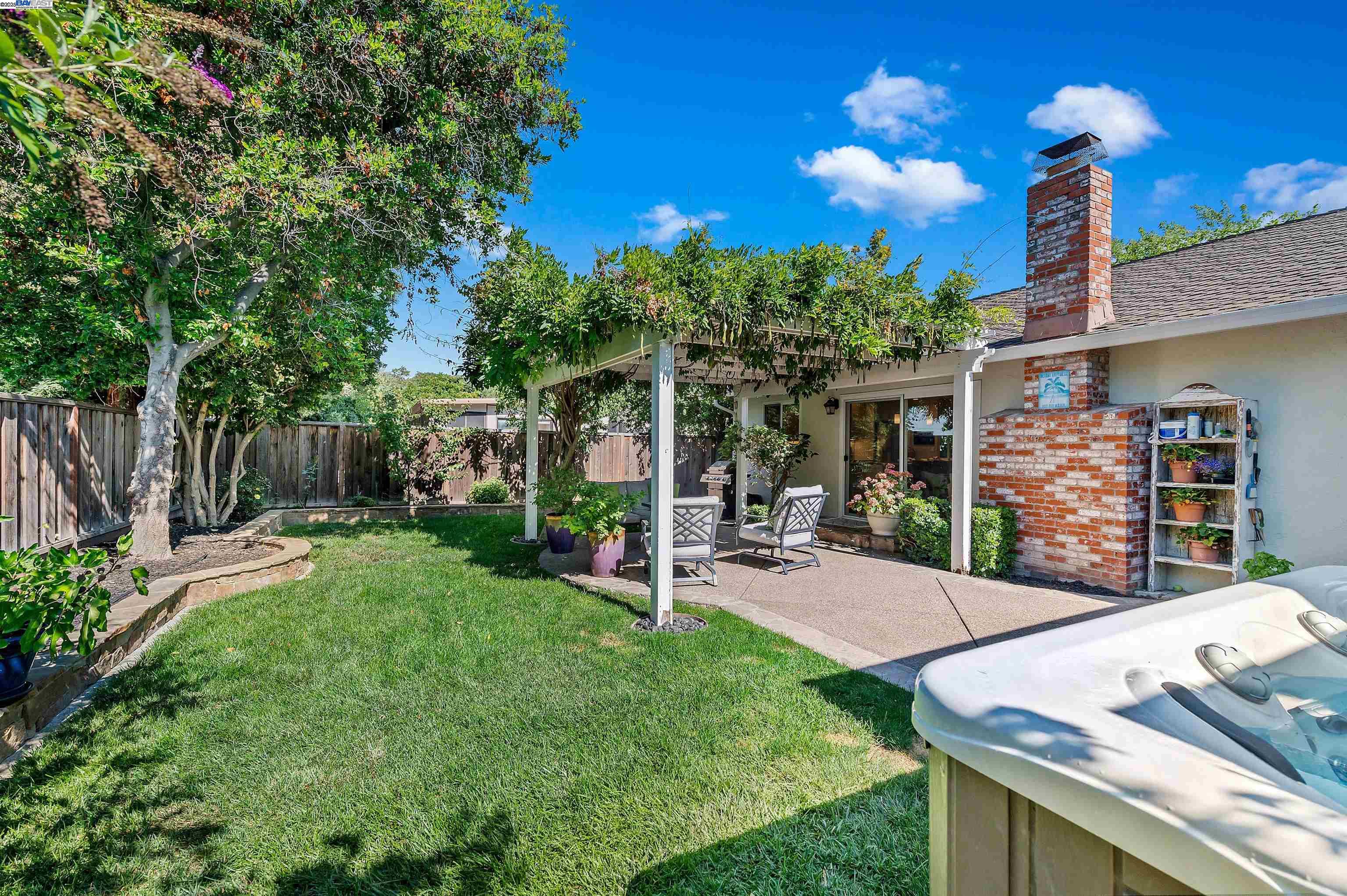 2456 Crestline Rd