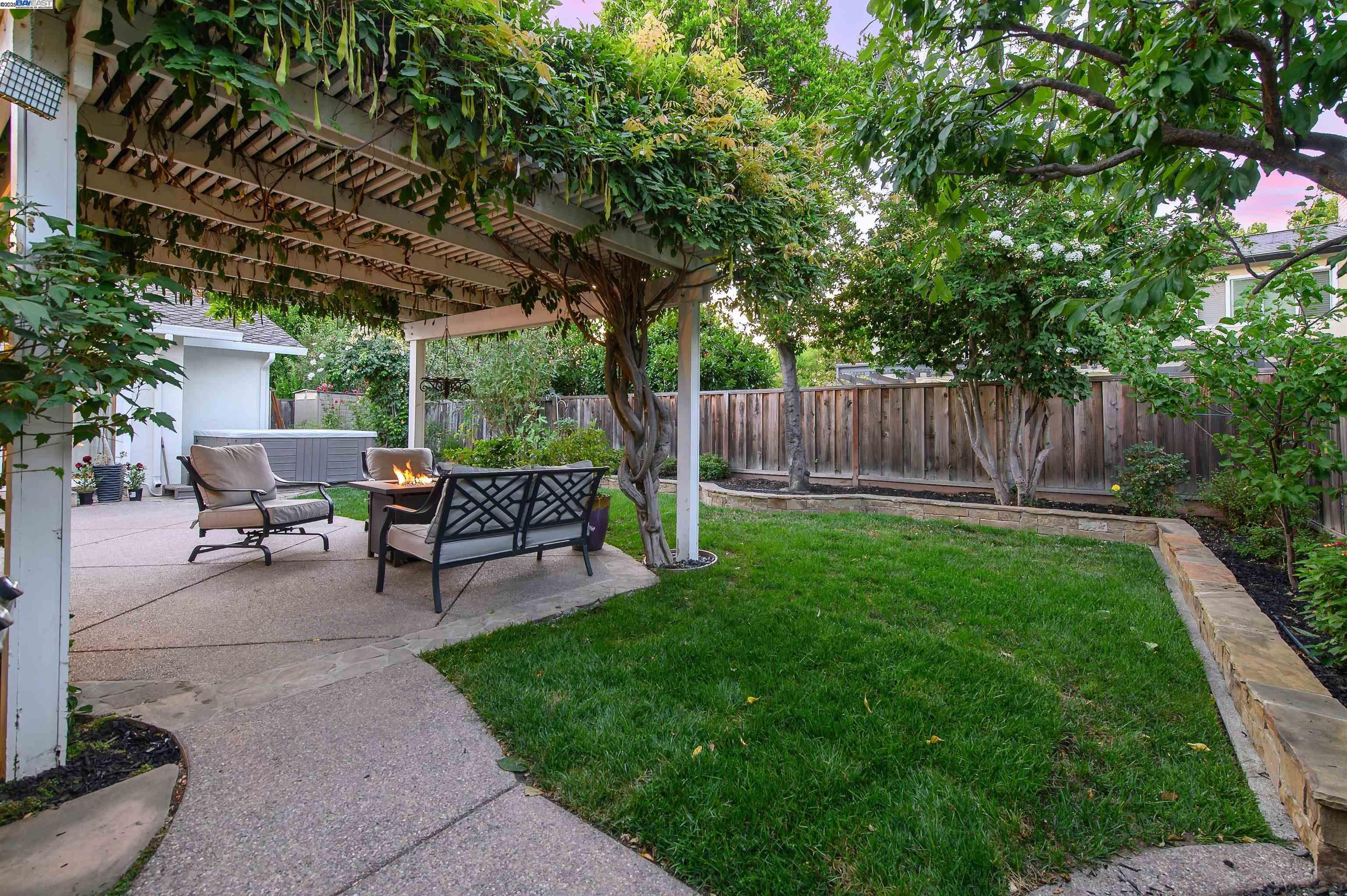 2456 Crestline Rd