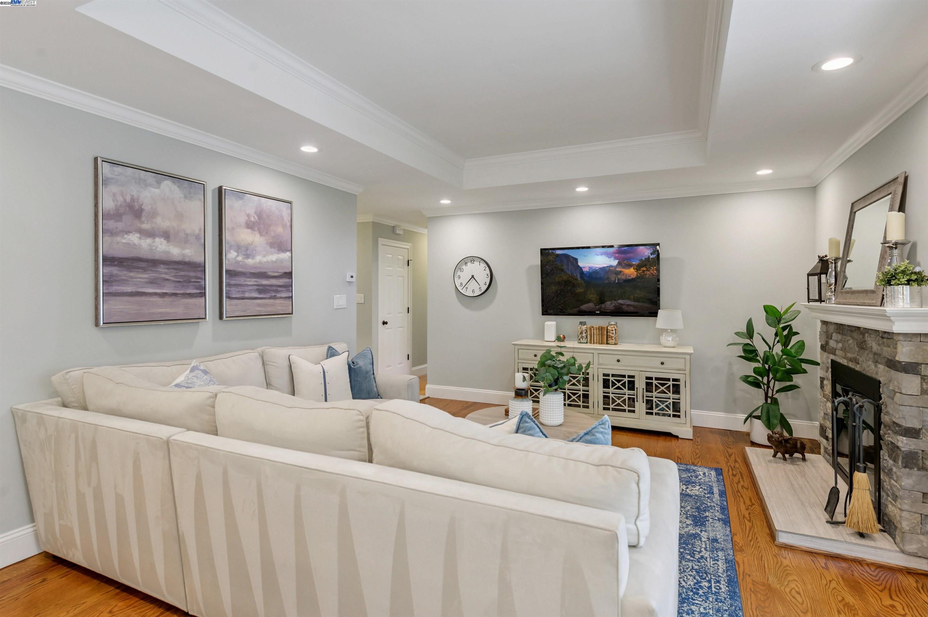 2456 Crestline Rd
