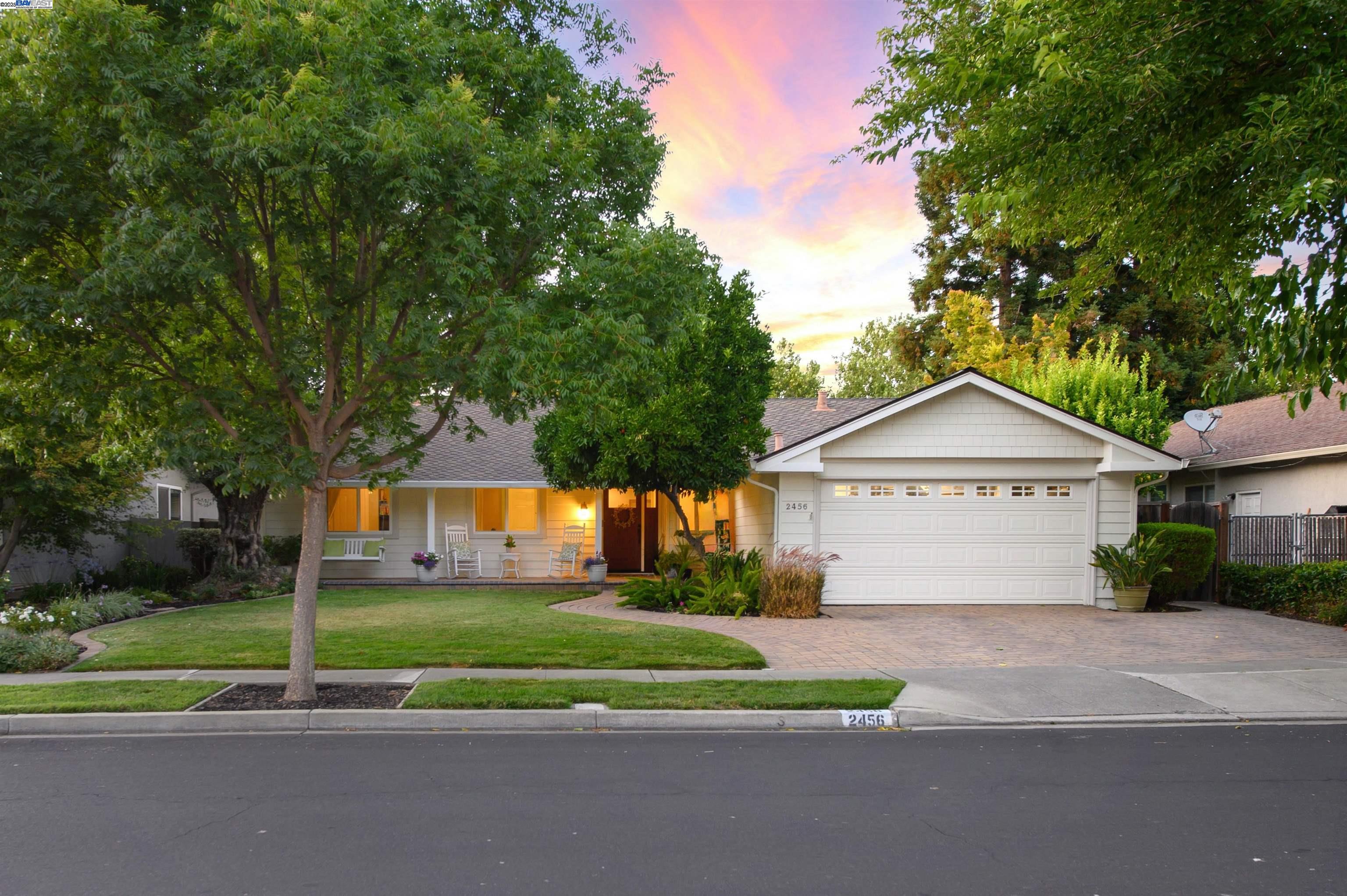 2456 Crestline Rd
