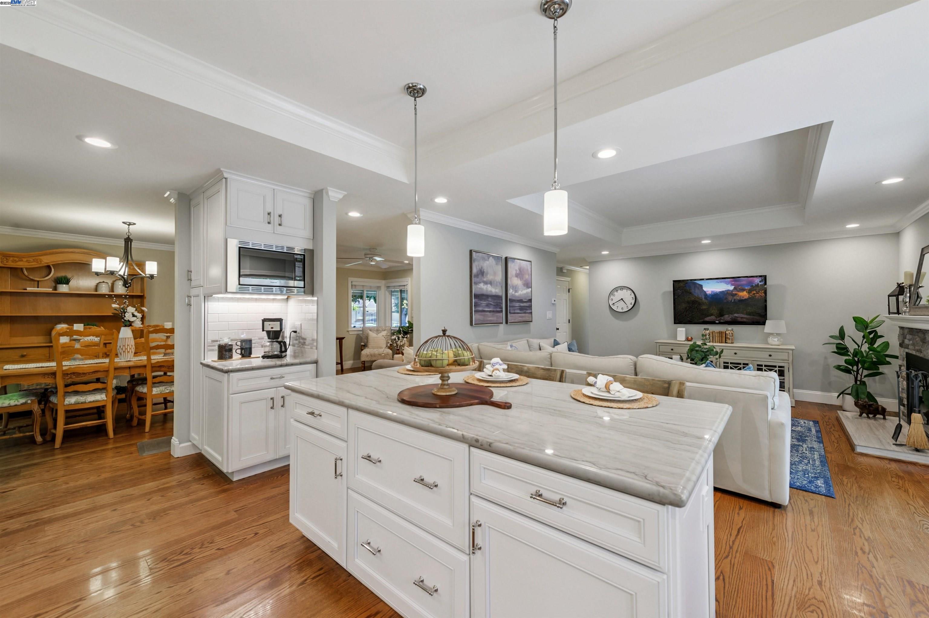 2456 Crestline Rd