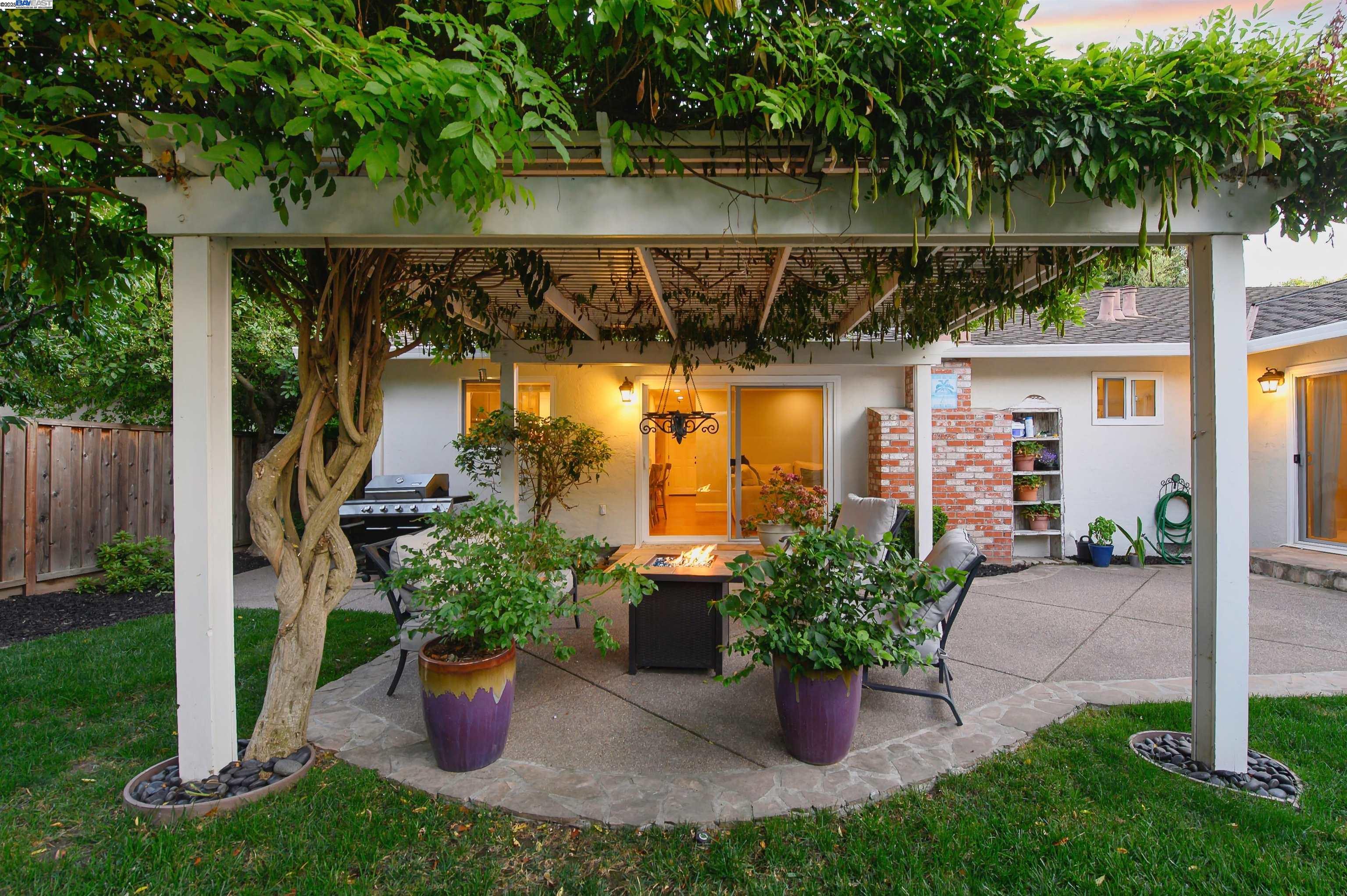 2456 Crestline Rd