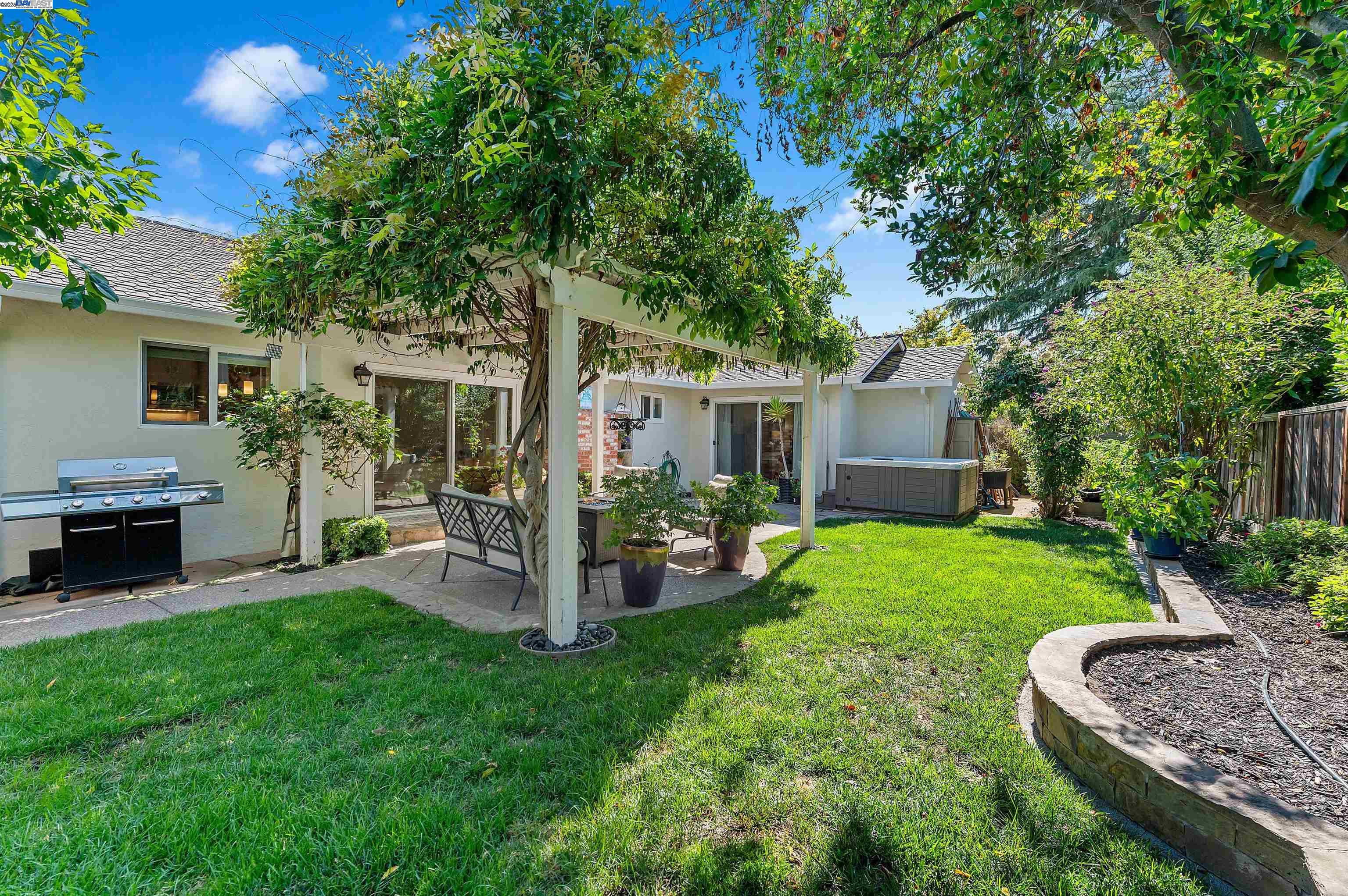 2456 Crestline Rd