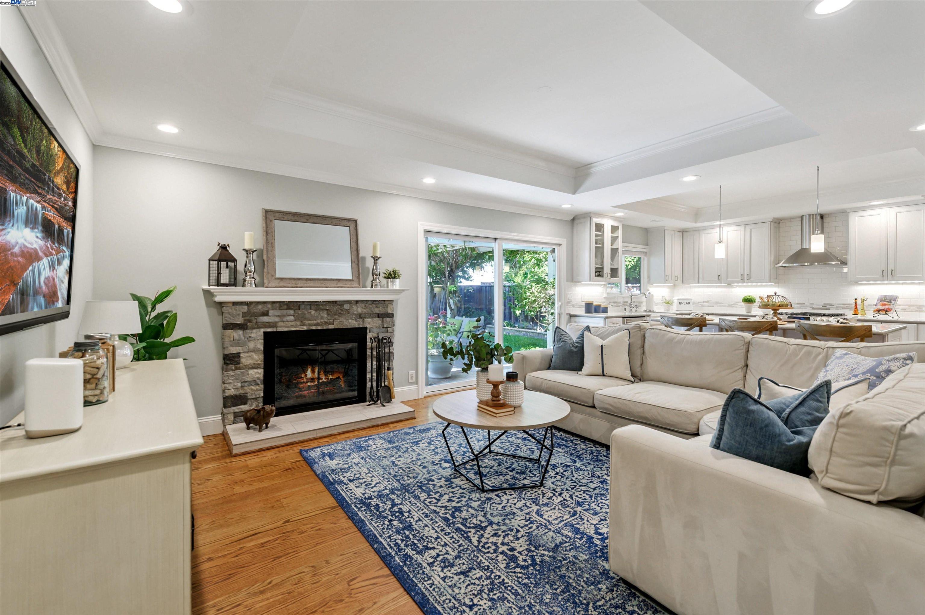 2456 Crestline Rd
