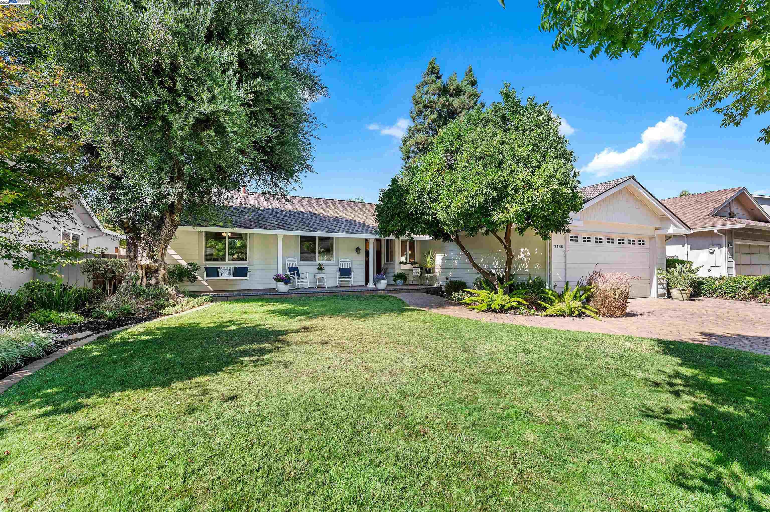 2456 Crestline Rd