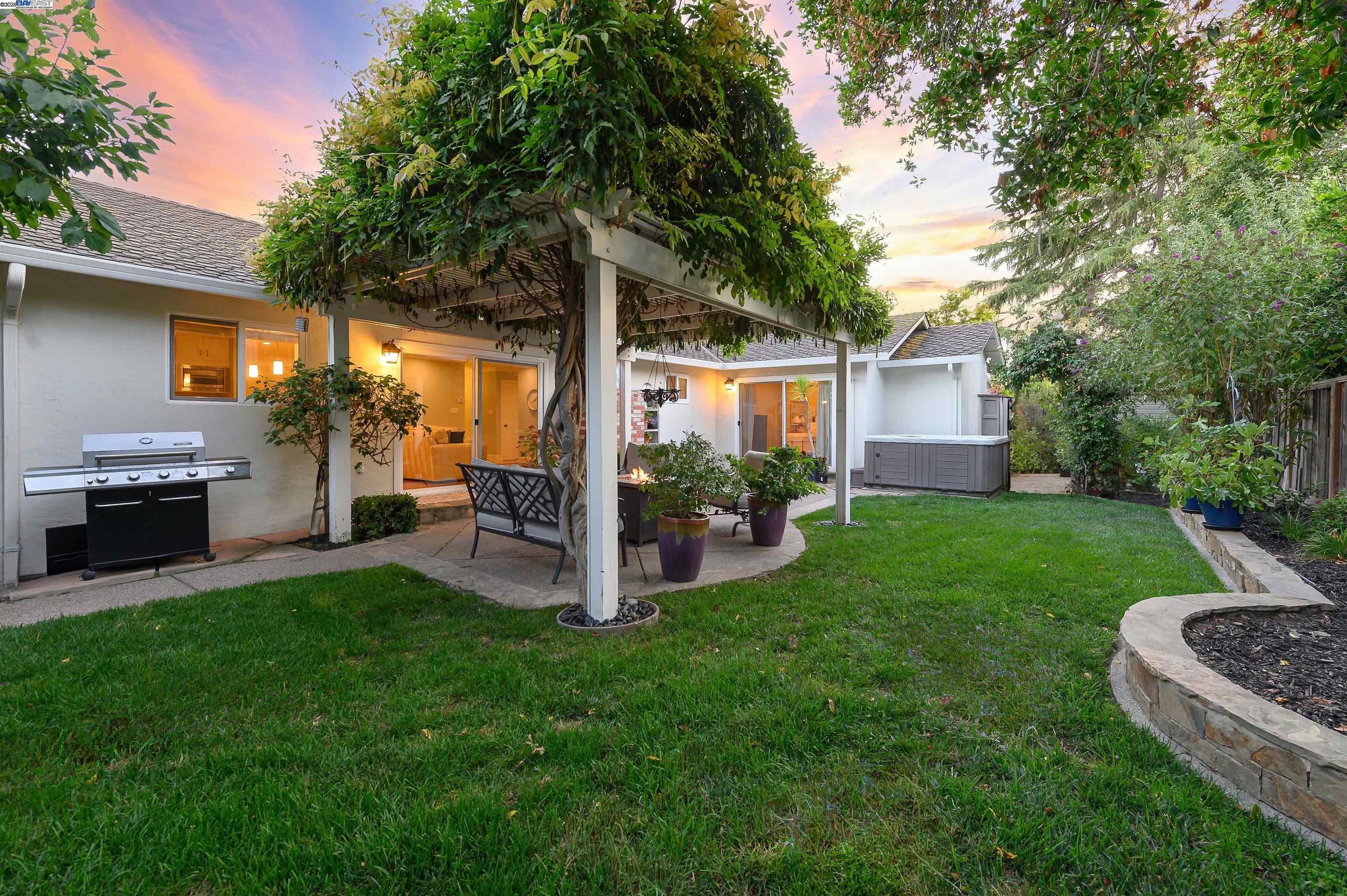 2456 Crestline Rd
