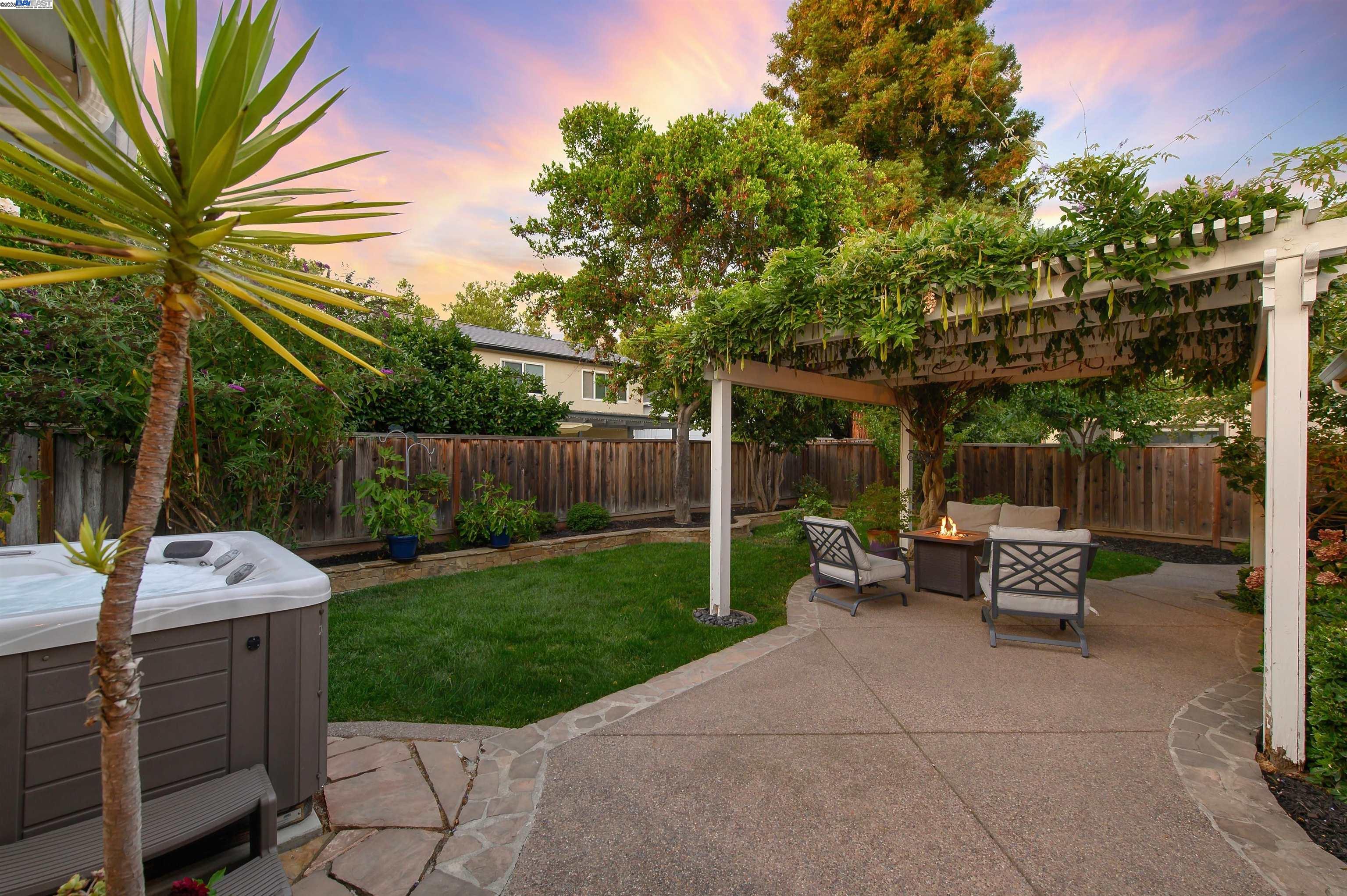 2456 Crestline Rd