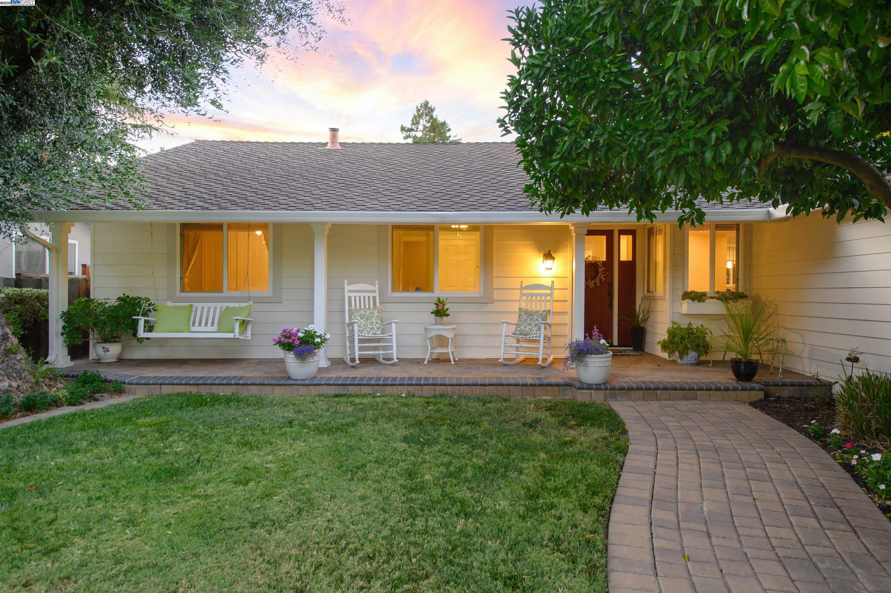 2456 Crestline Rd