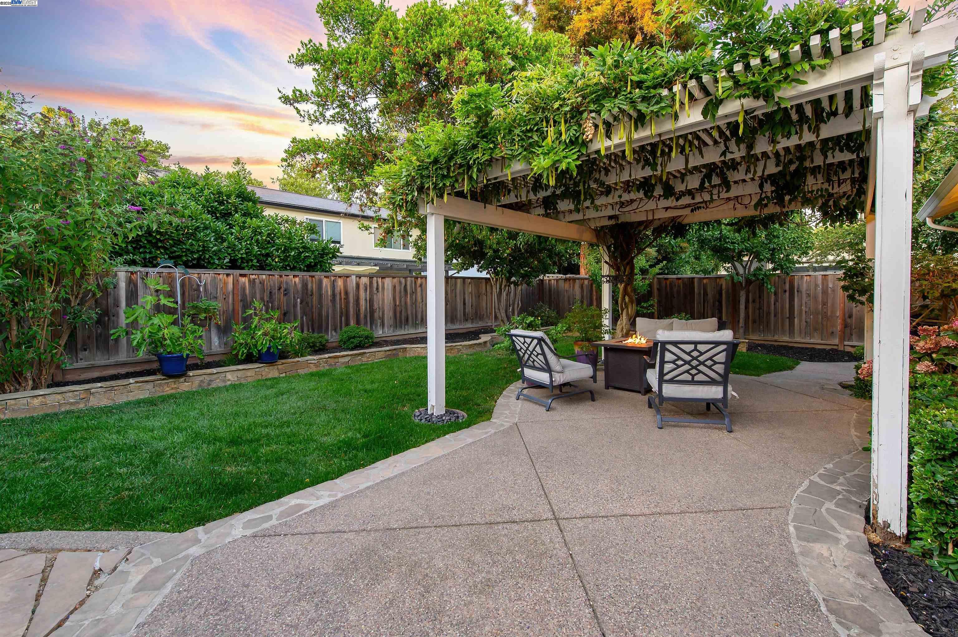 2456 Crestline Rd