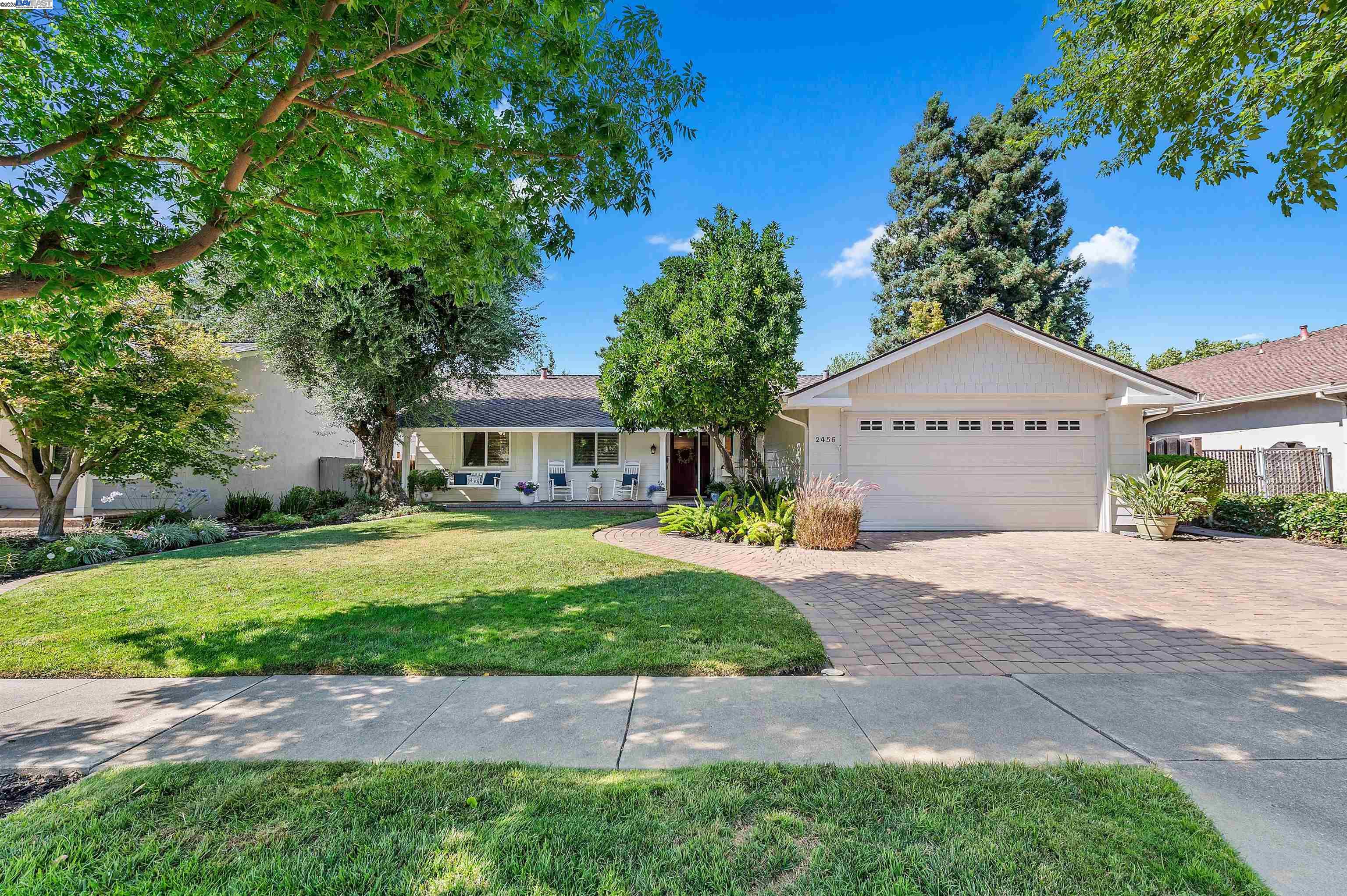 2456 Crestline Rd