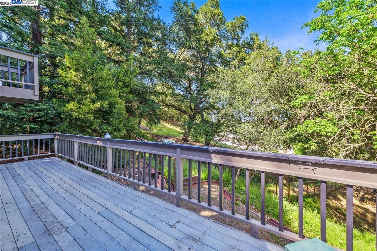 391 Oak Ln