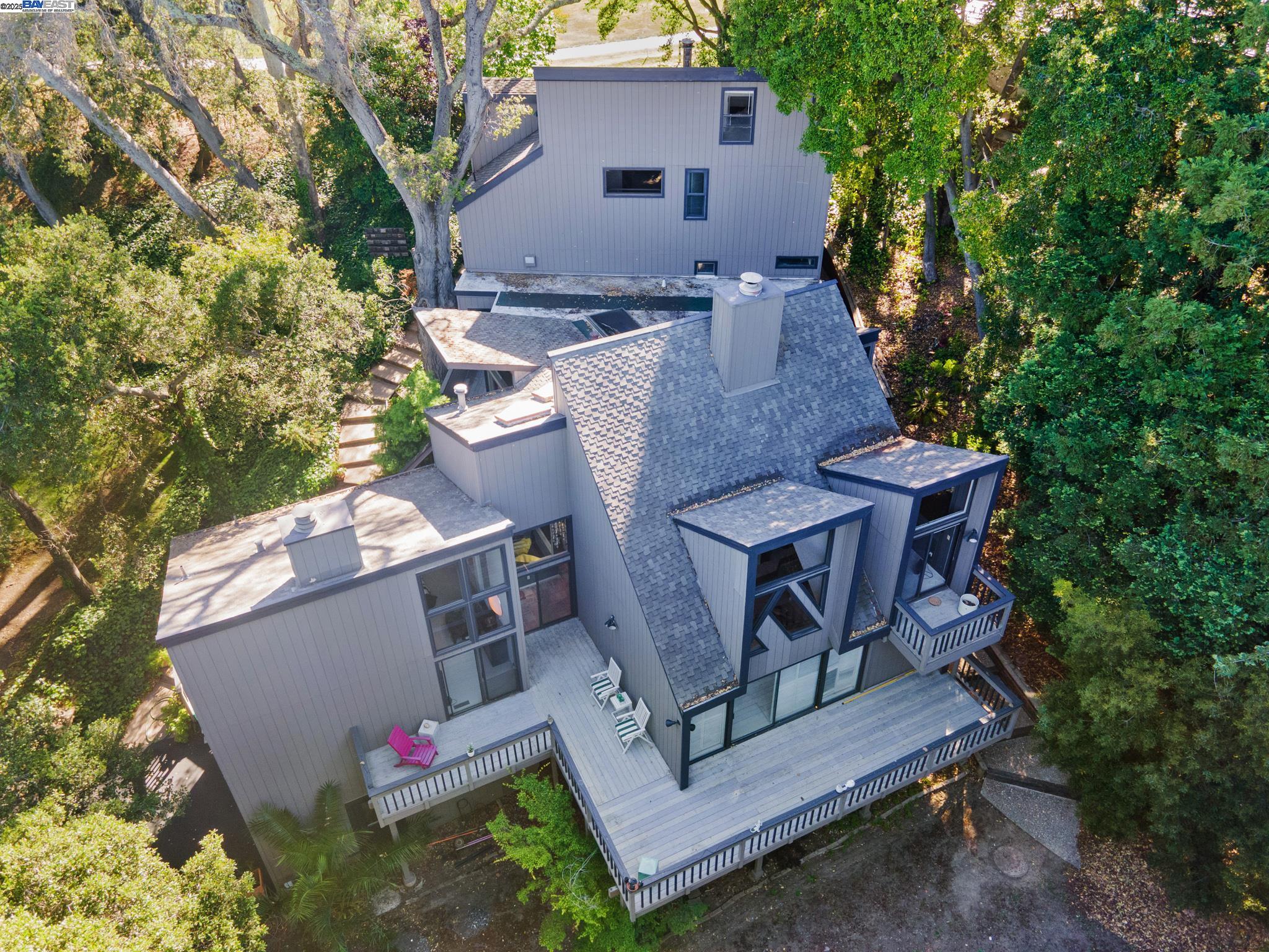 391 Oak Ln