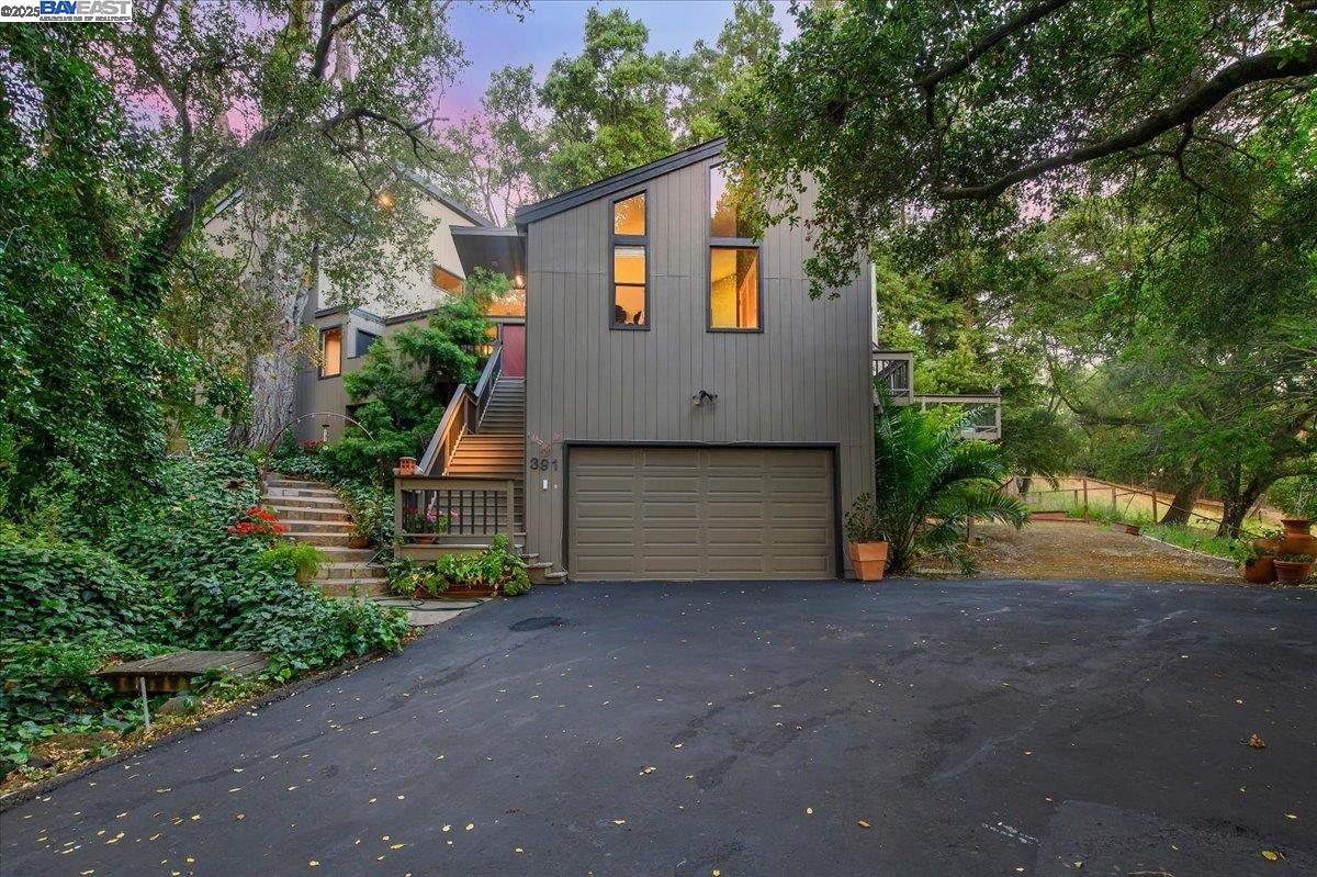 391 Oak Ln
