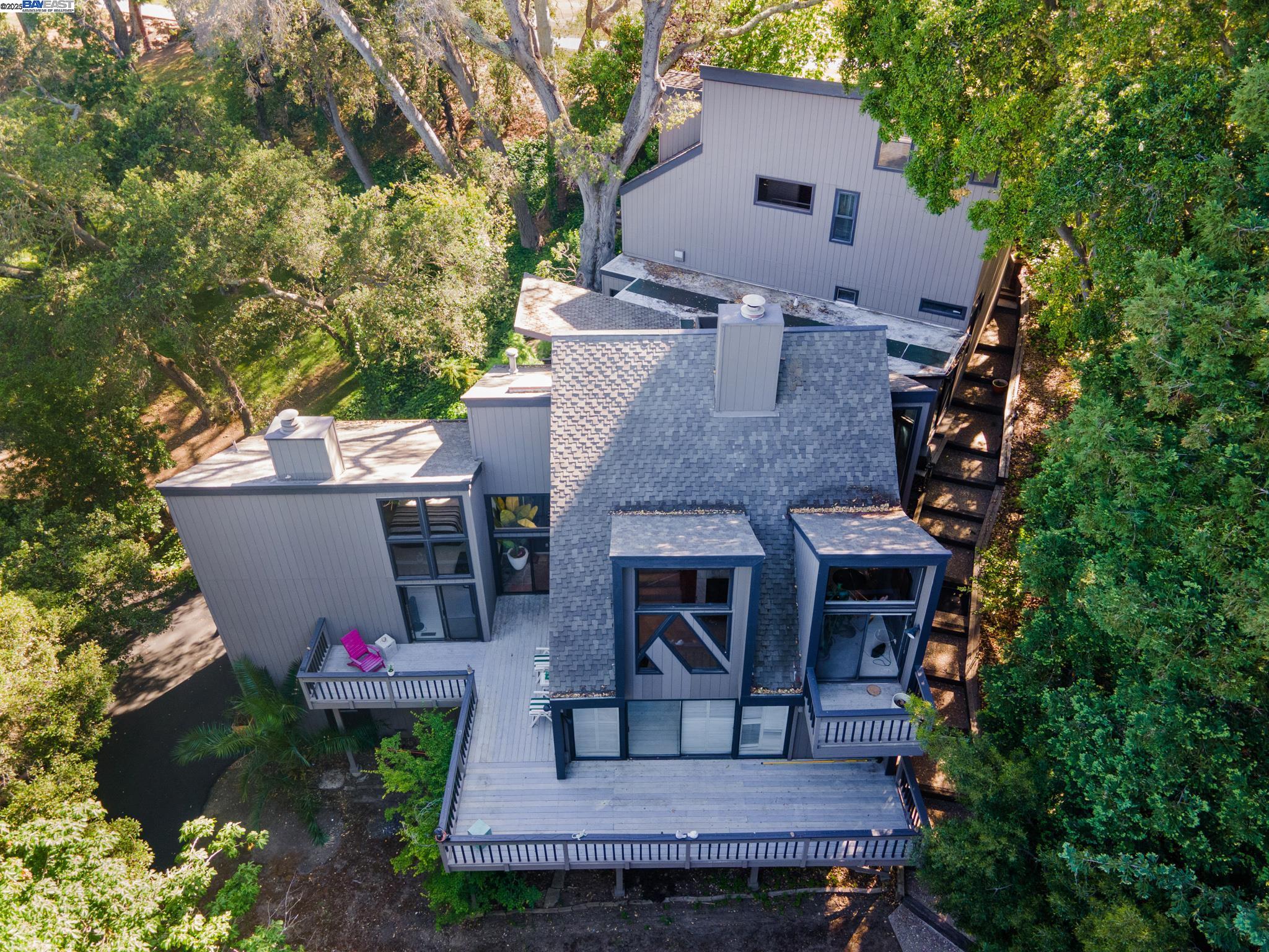 391 Oak Ln