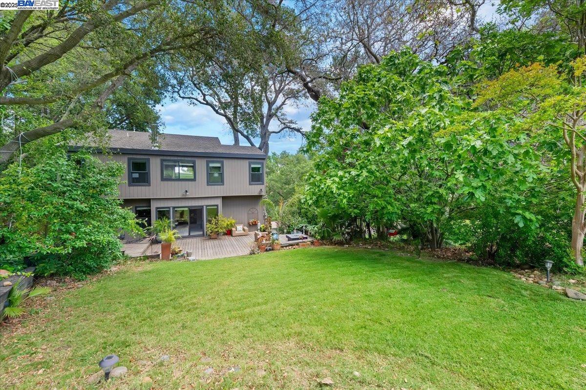 391 Oak Ln
