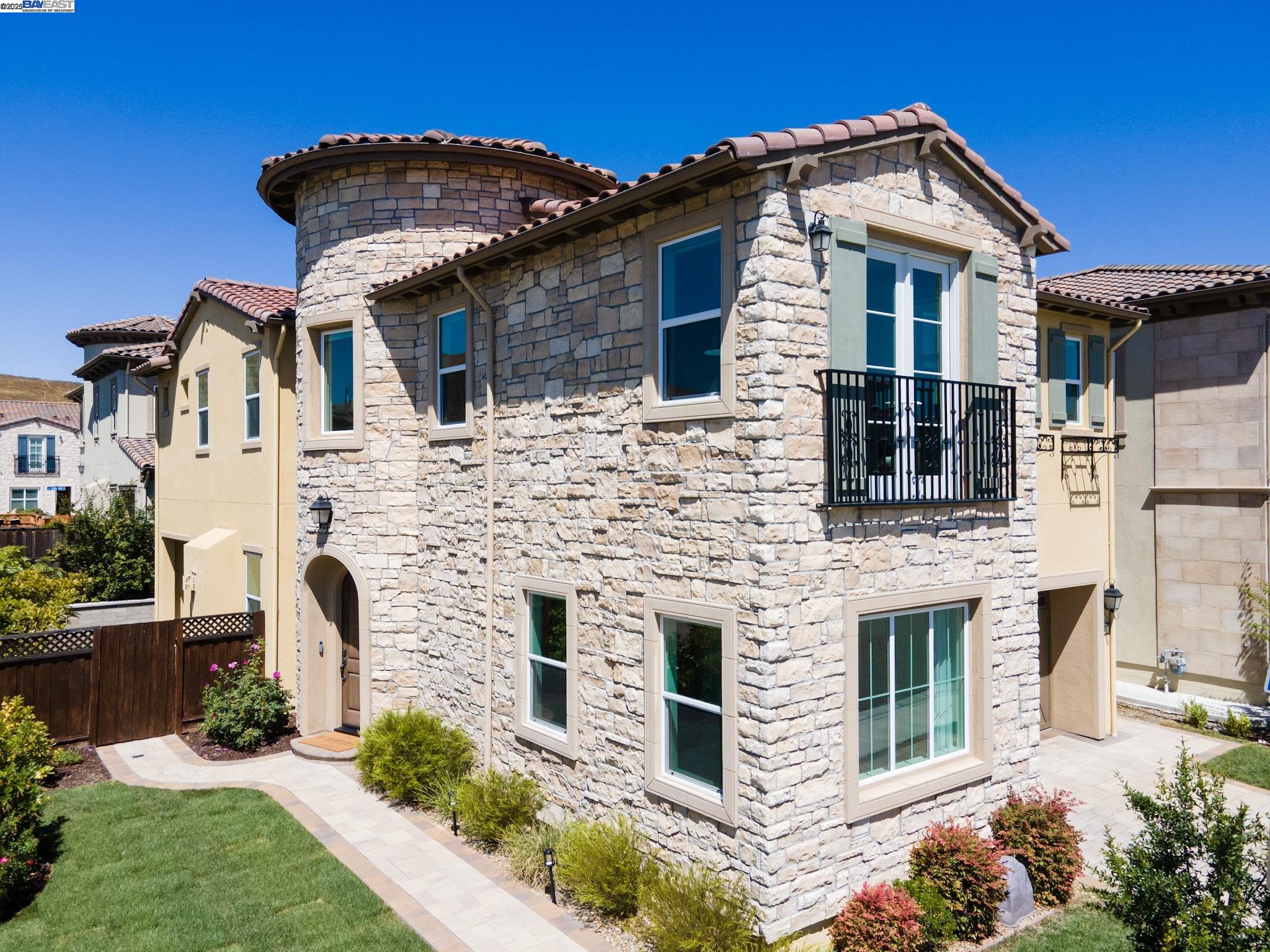 301 Arrowleaf St