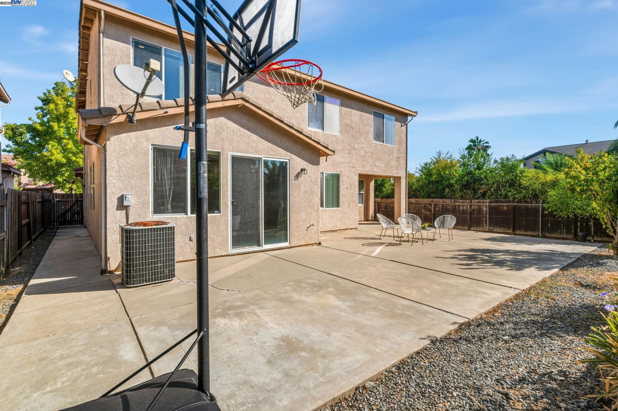 5212 Namath Cir