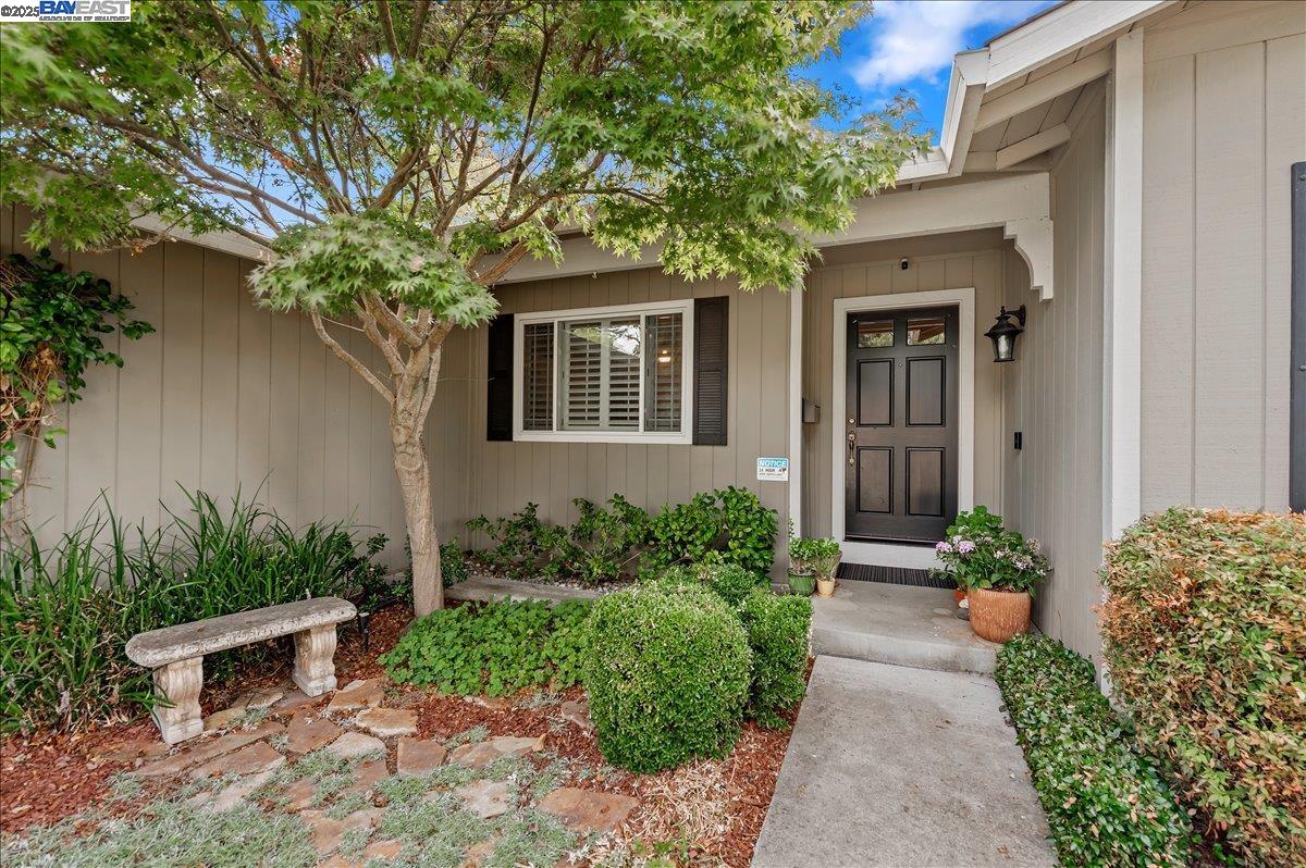 2474 Tanager Dr