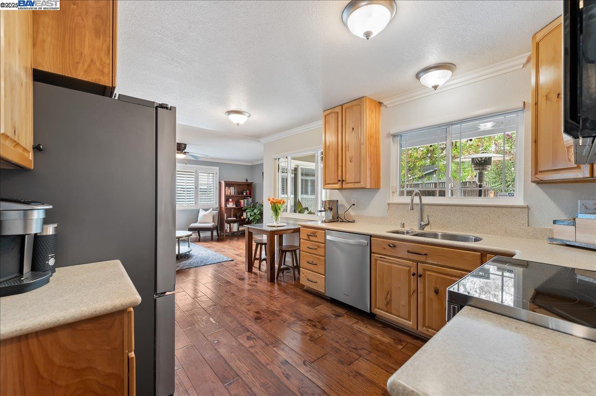 2474 Tanager Dr
