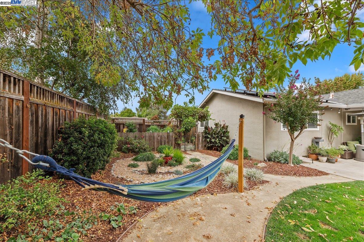 2474 Tanager Dr