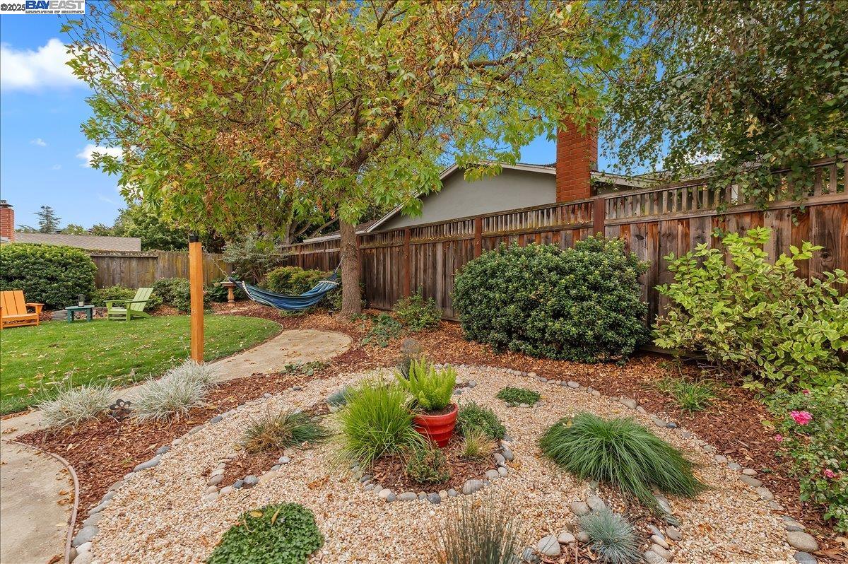 2474 Tanager Dr