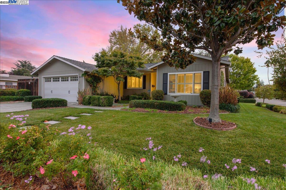 2474 Tanager Dr
