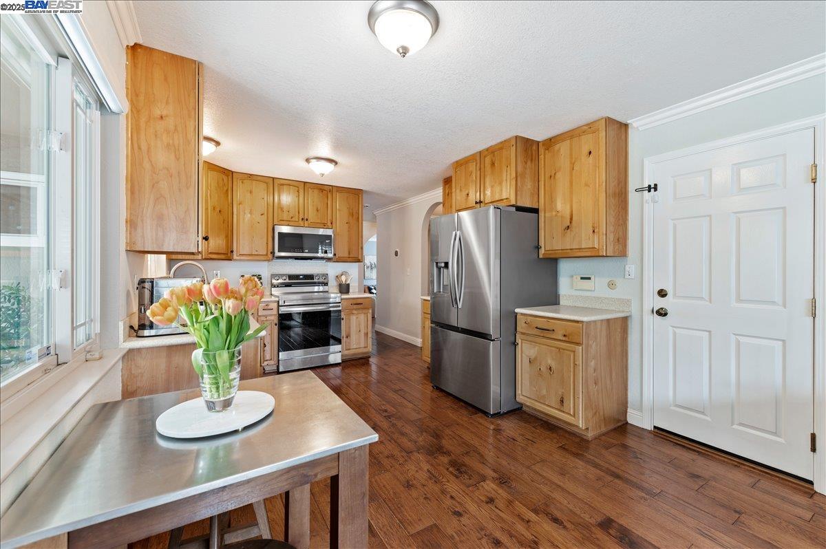 2474 Tanager Dr