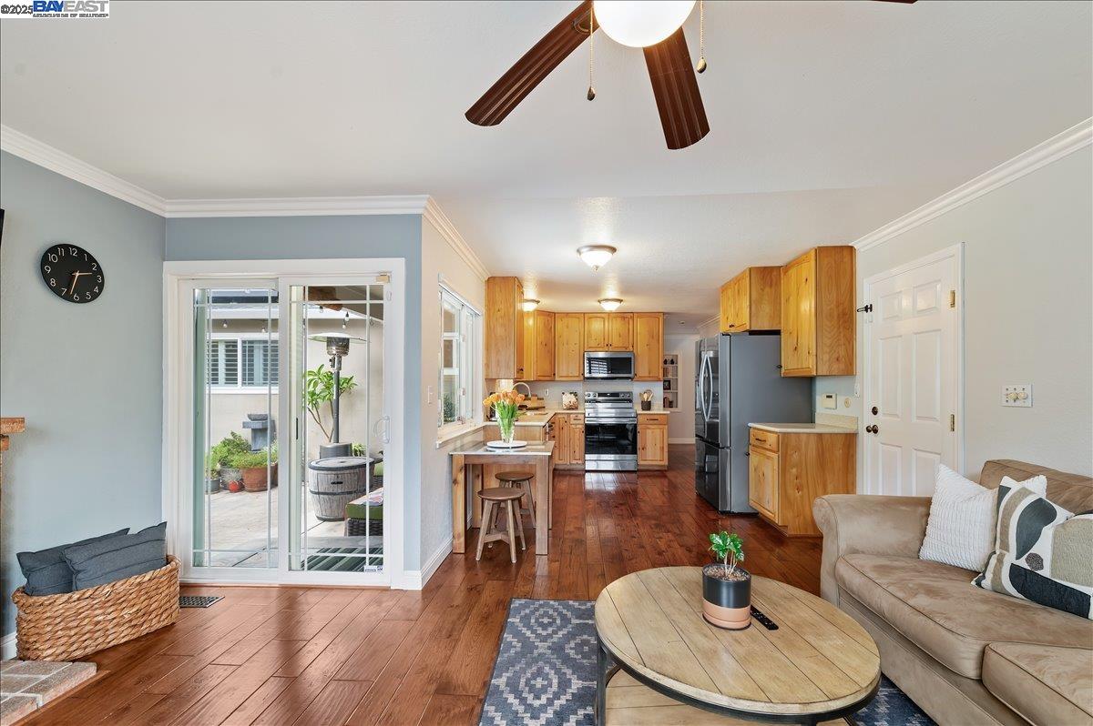 2474 Tanager Dr