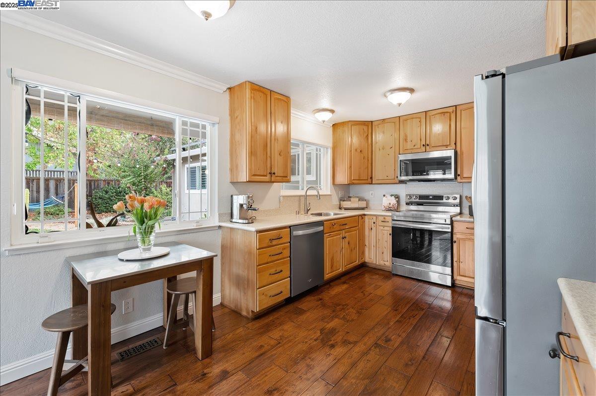 2474 Tanager Dr